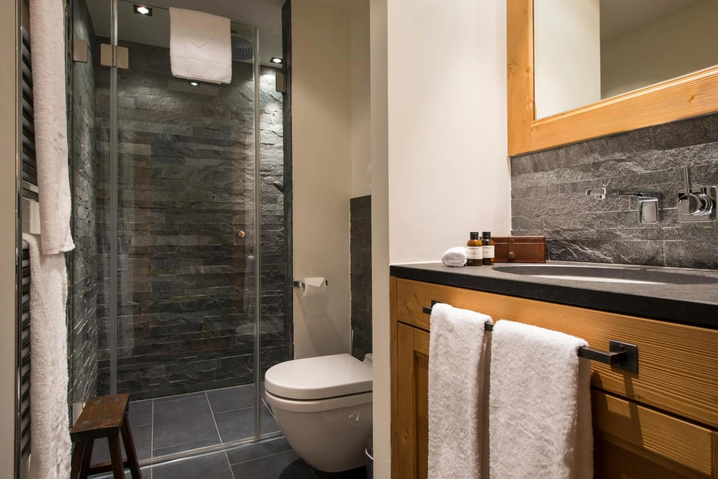 Shower in La Cordée des Alpes SUP