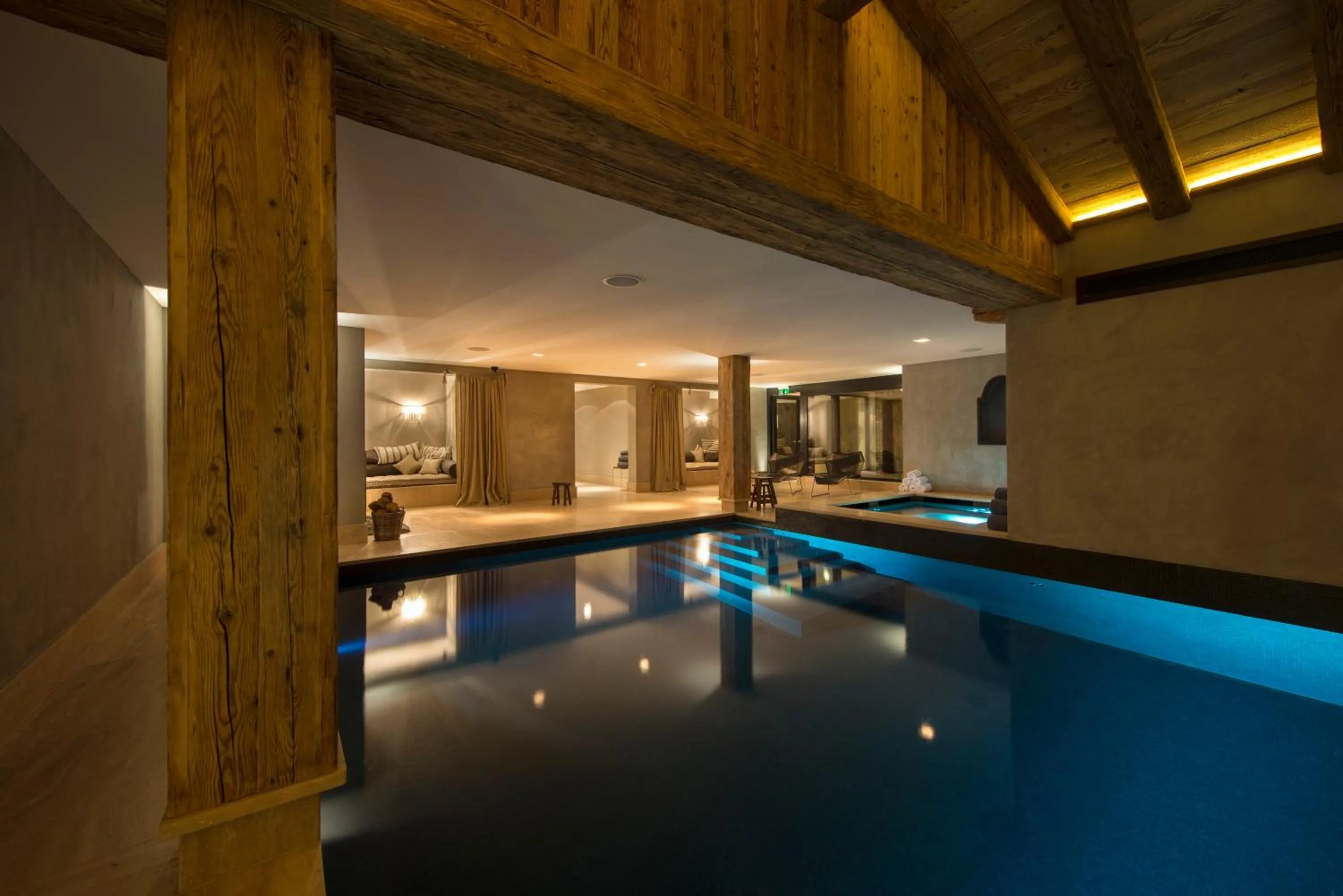 Swimming pool in La Cordée des Alpes SUP