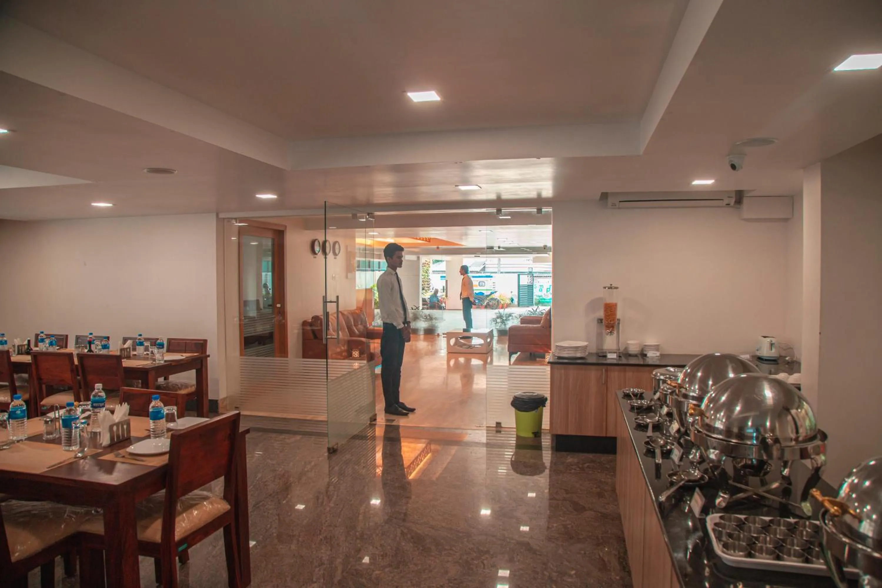 Restaurant/places to eat in Park Avenue Suites