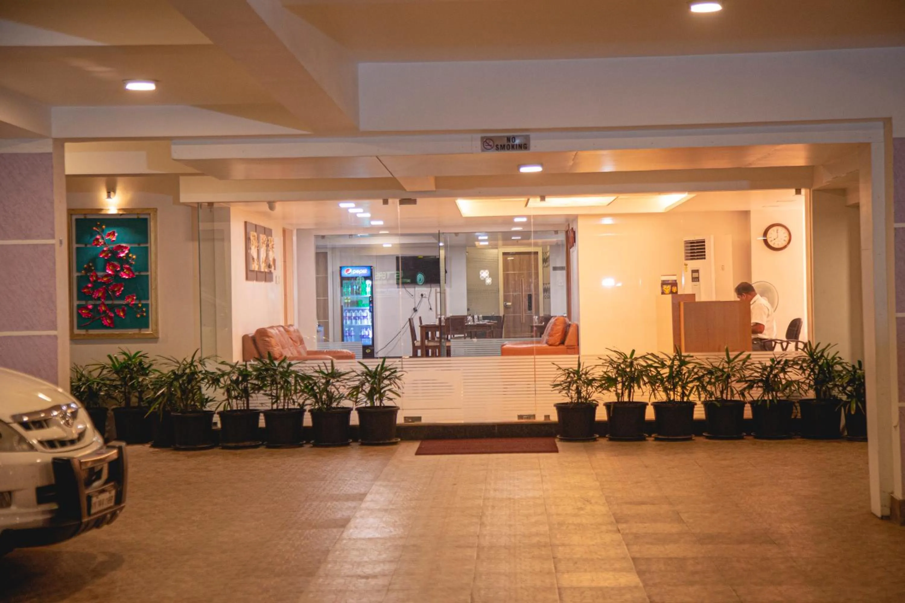 Facade/entrance in Park Avenue Suites