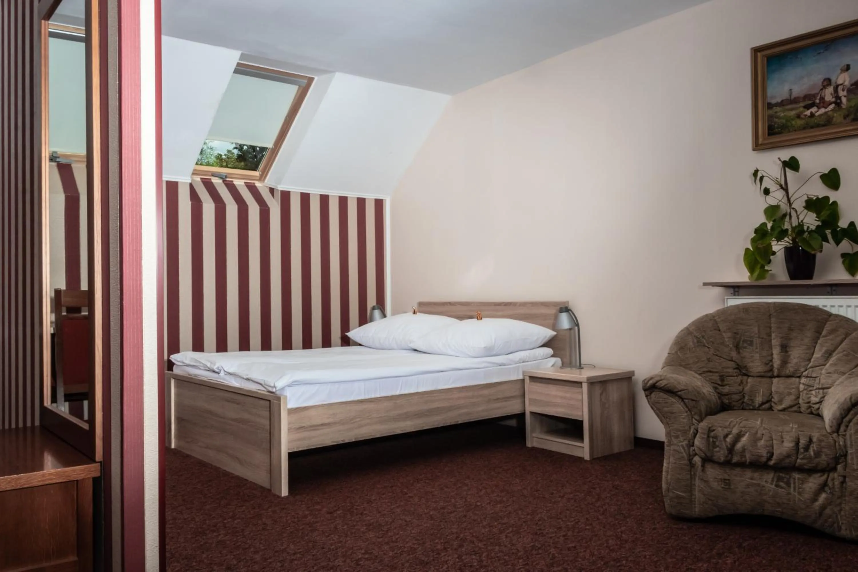 Photo of the whole room, Bed in Prima