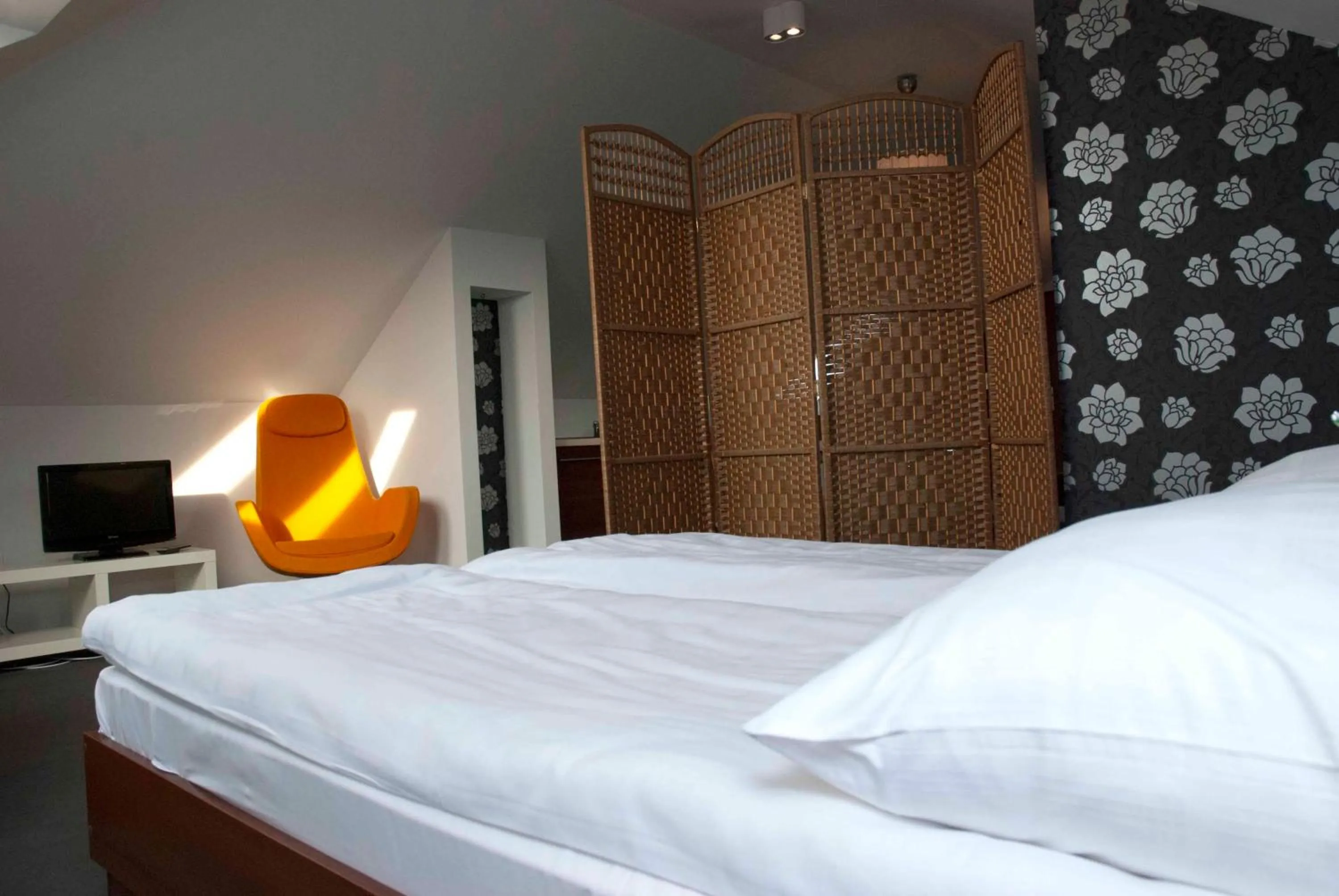 Photo of the whole room, Bed in Prima