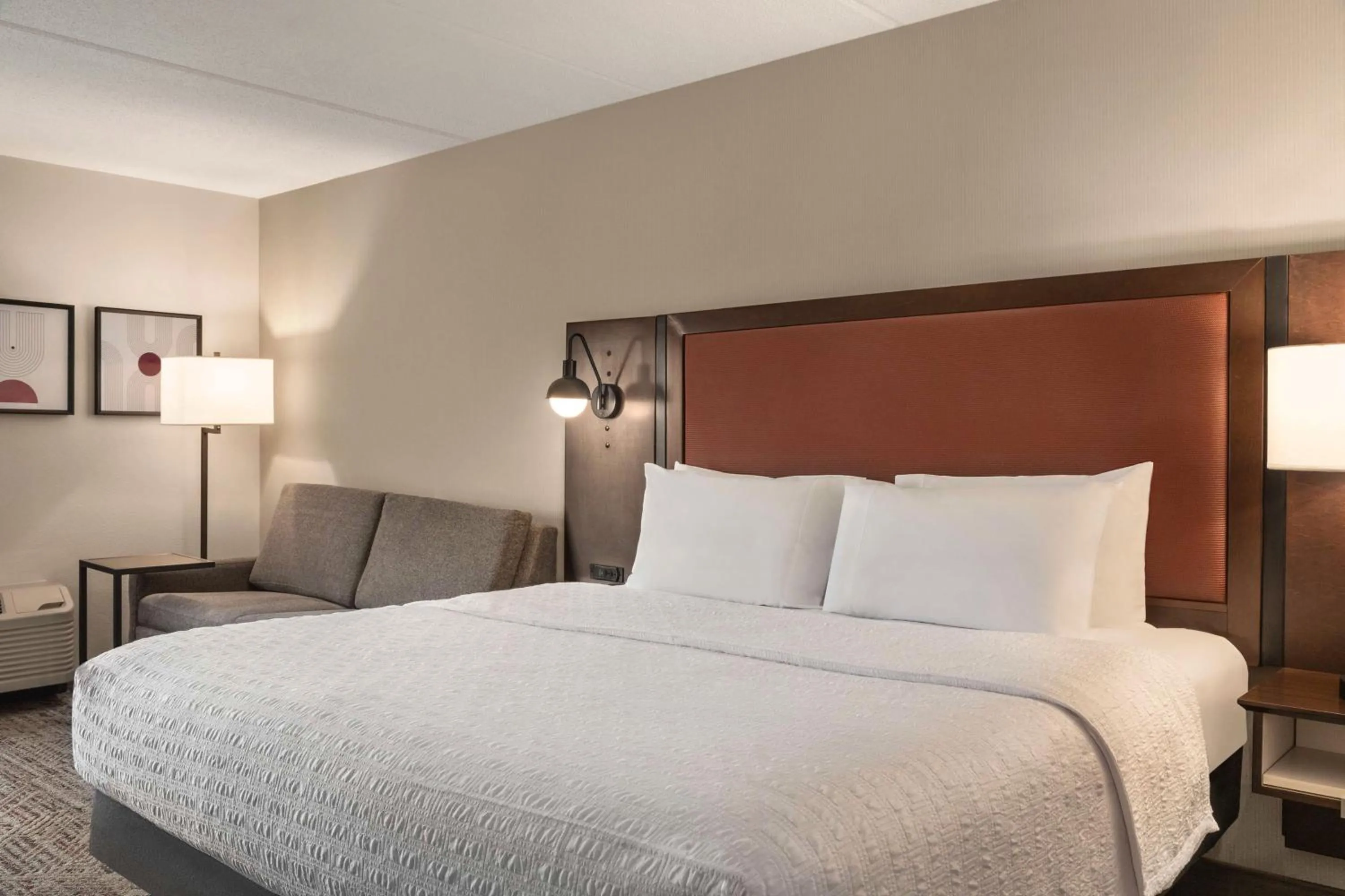 Bed in Hampton Inn Columbia-Downtown Historic District