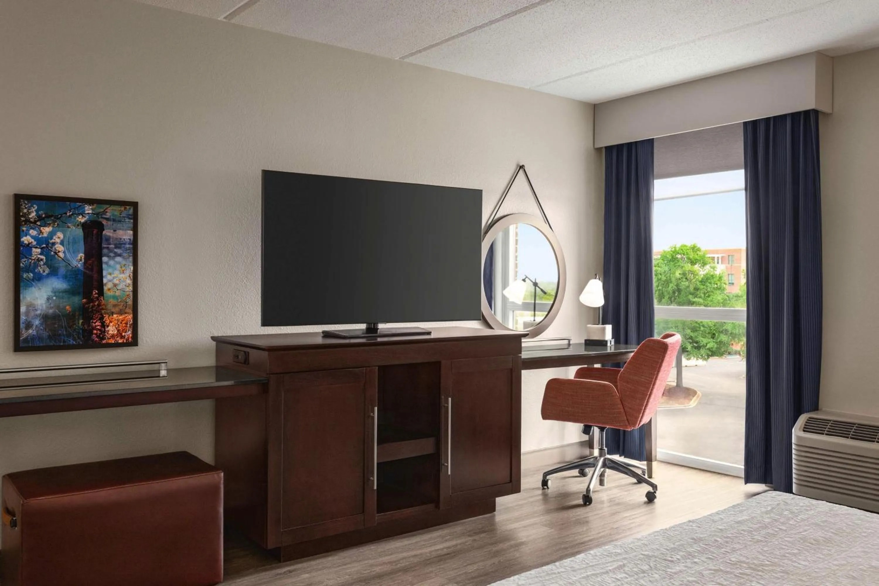 Bedroom in Hampton Inn Columbia-Downtown Historic District