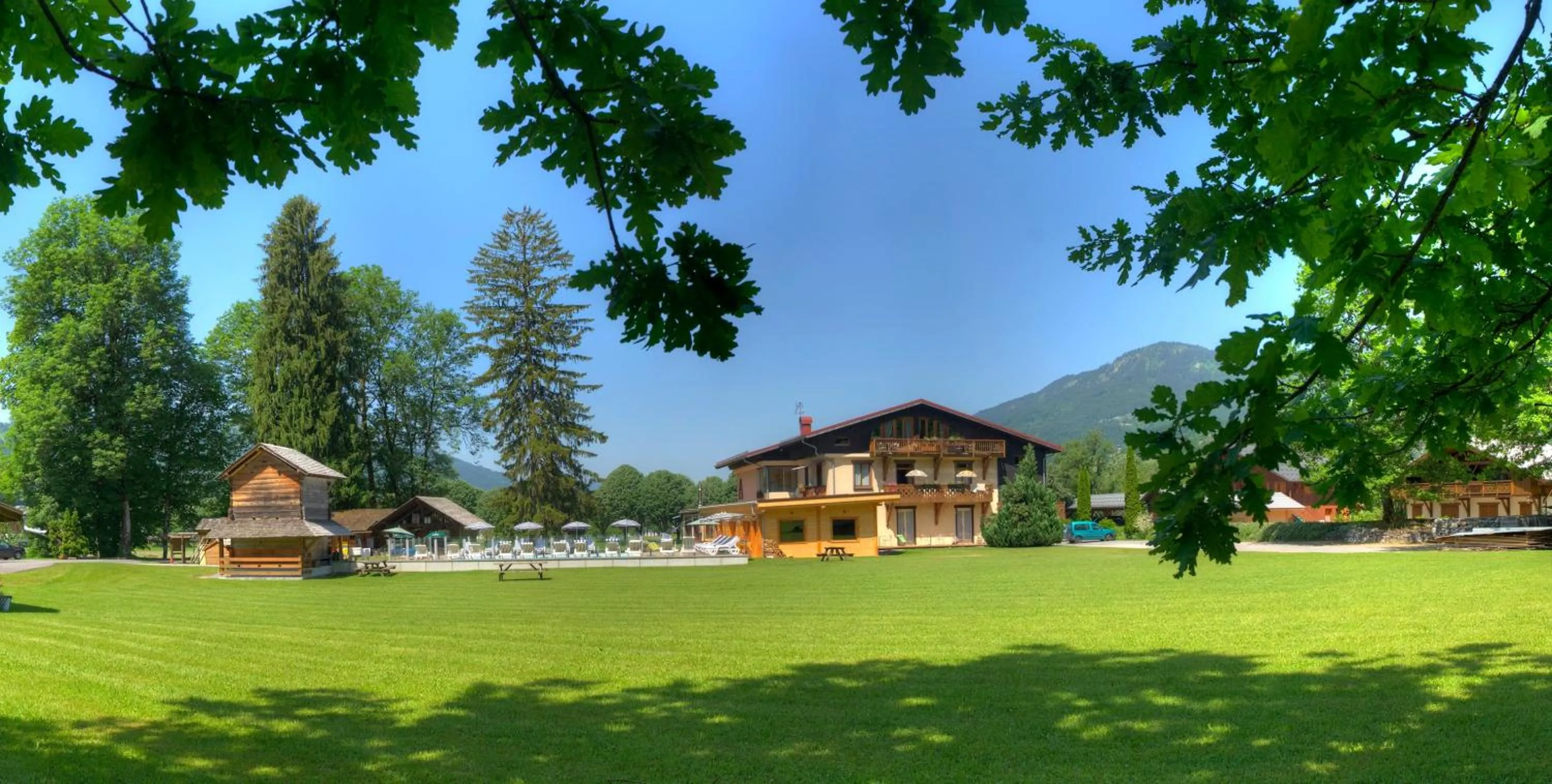 Facade/entrance in Résidence La Cour