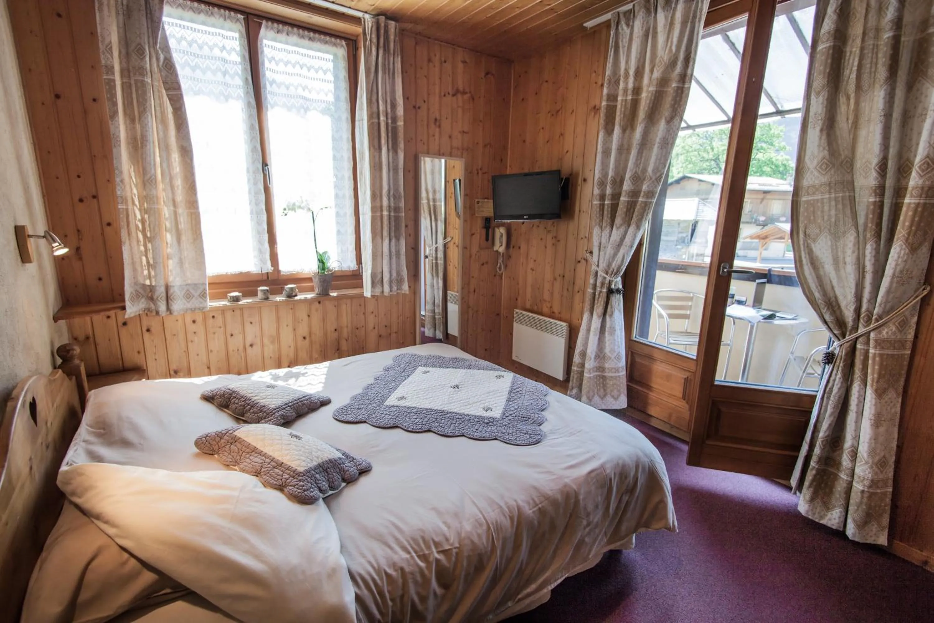 Bed in Résidence La Cour