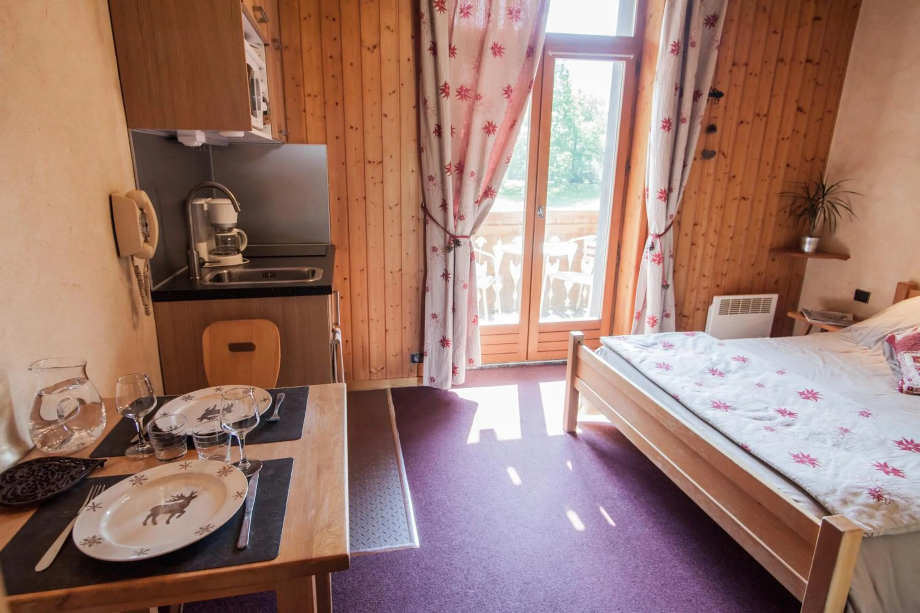 Photo of the whole room, Bed in Résidence La Cour