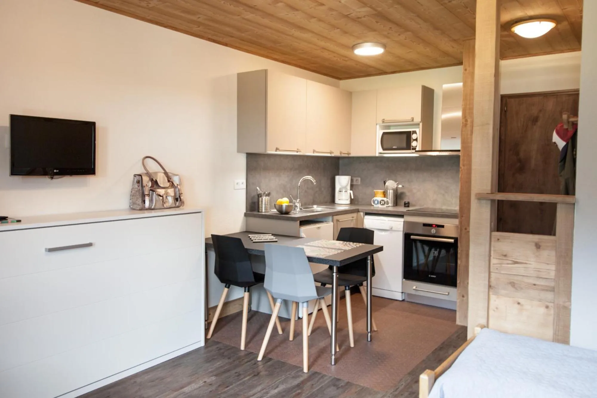 TV and multimedia in Appartements Giffre et Clesson - DAHU COMPAGNIE