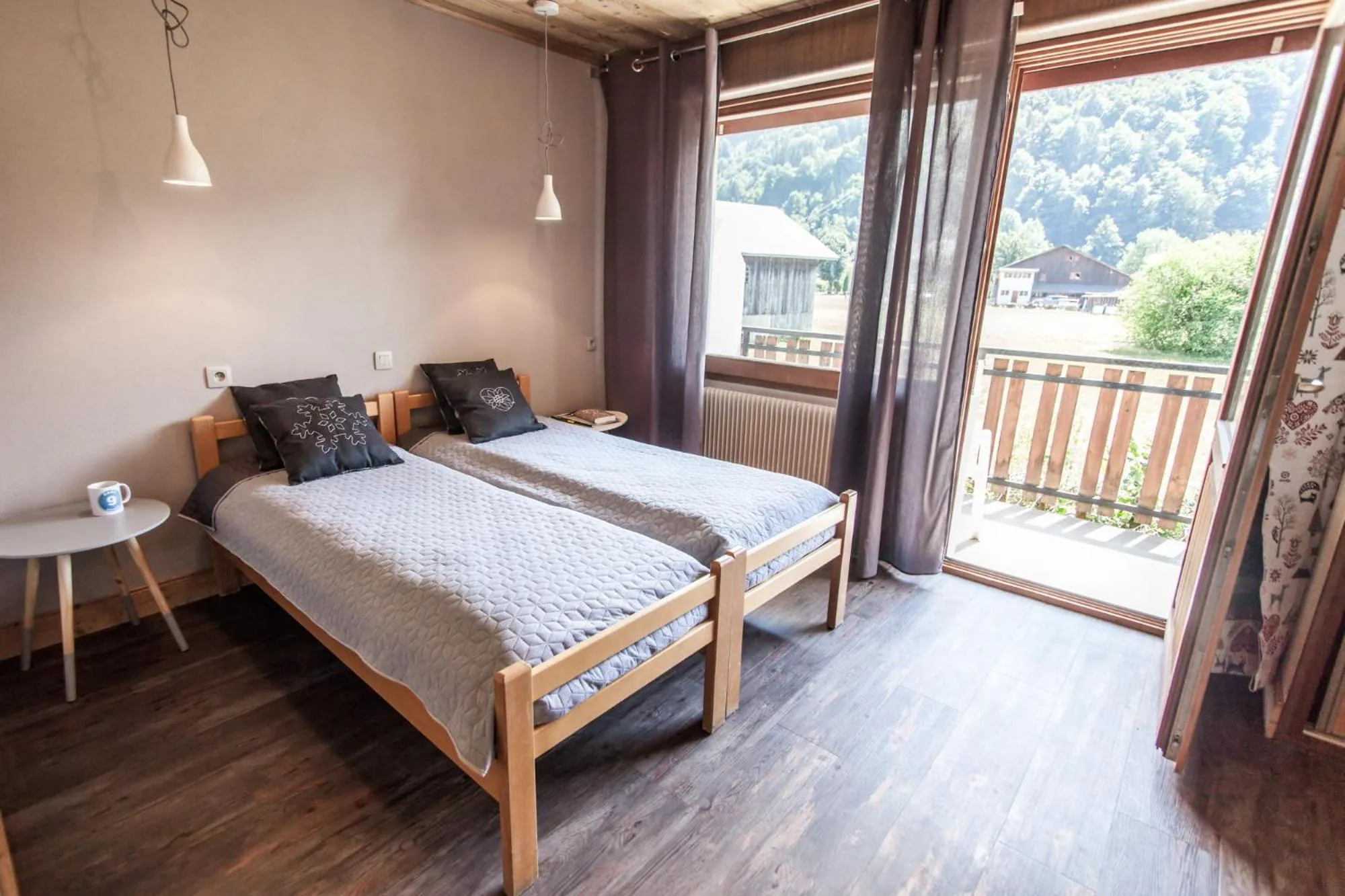 Bed in Appartements Giffre et Clesson - DAHU COMPAGNIE