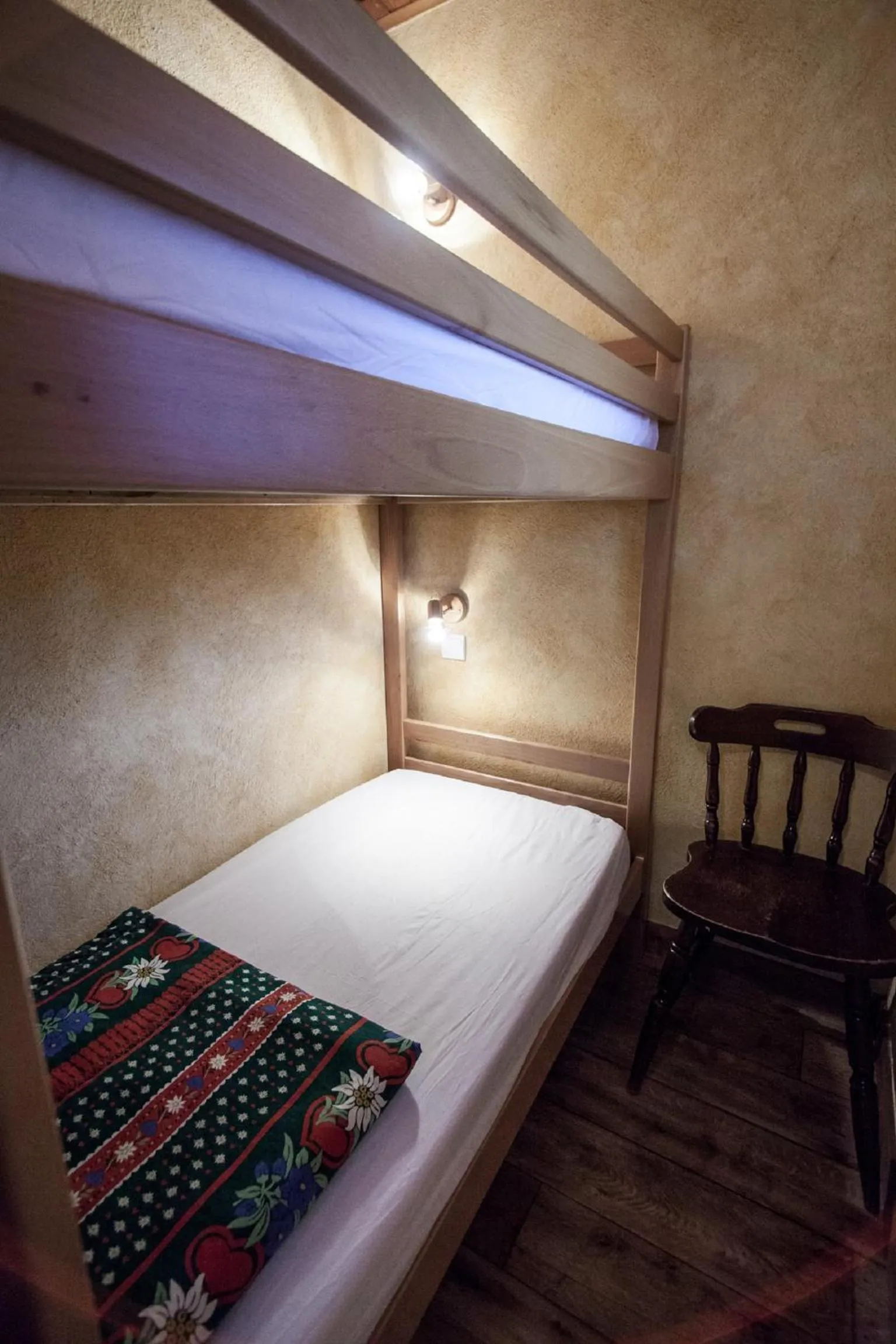 Bedroom, Bed in Appartements Giffre et Clesson - DAHU COMPAGNIE