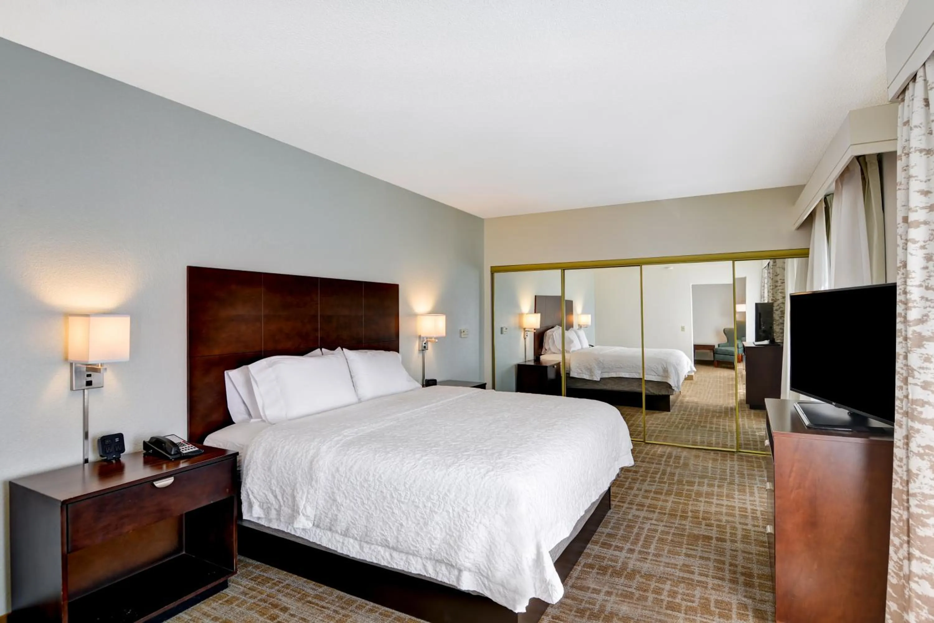 Bedroom, Bed in Hampton Inn & Suites Boynton Beach