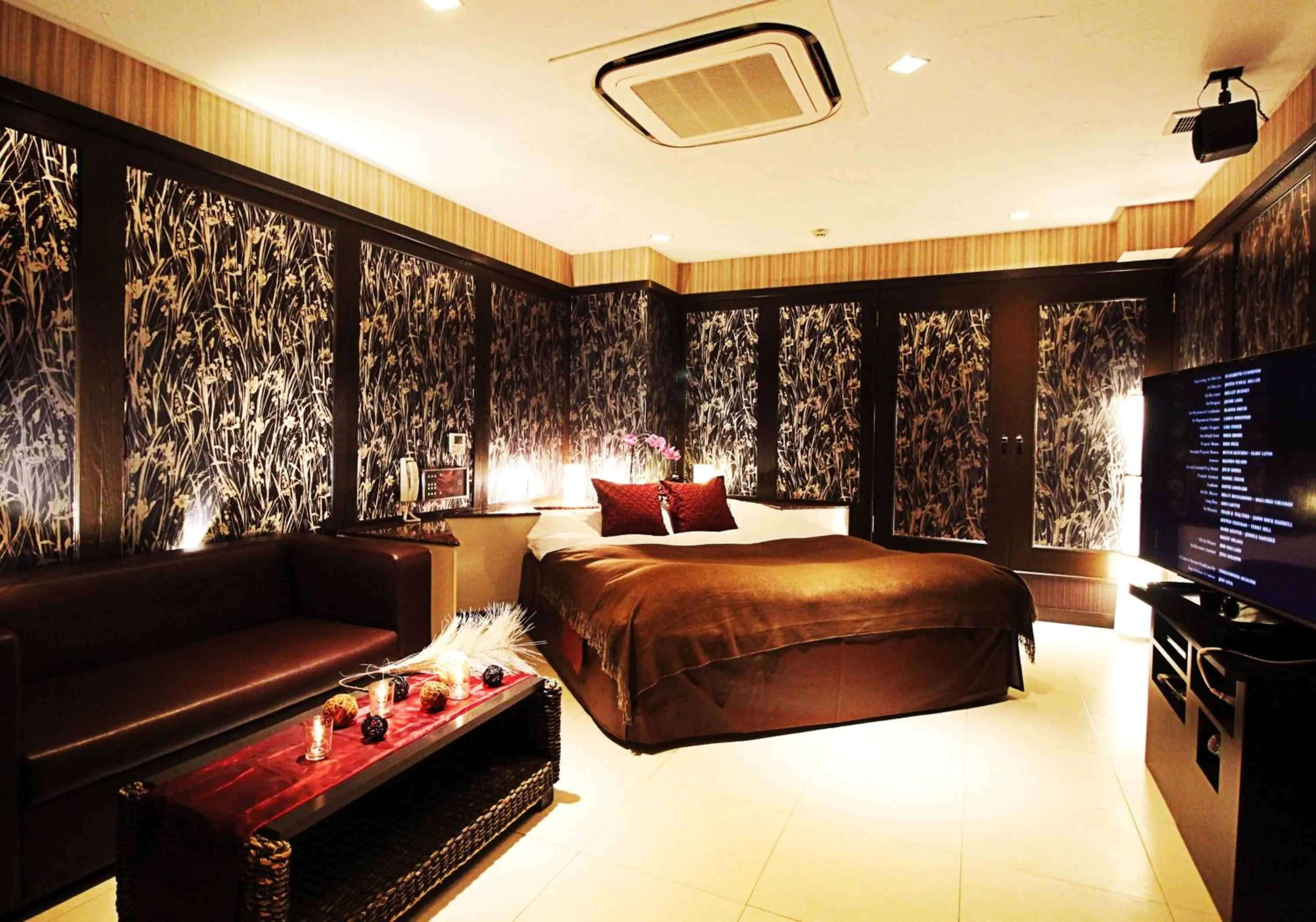 Bed in HOTEL O2 -全室人工ラドン温泉-Adult only