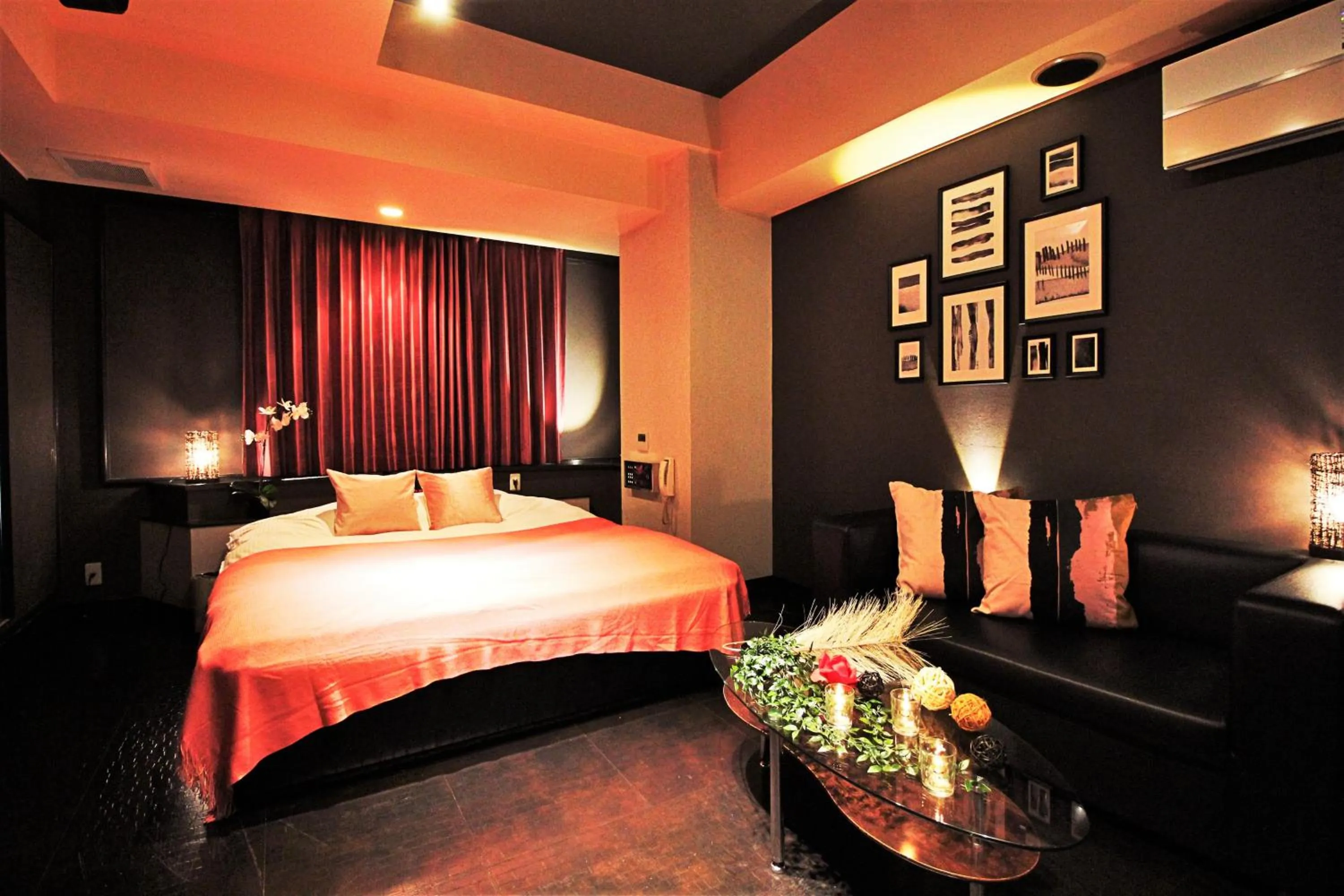 Bed in HOTEL O2 -全室人工ラドン温泉-Adult only