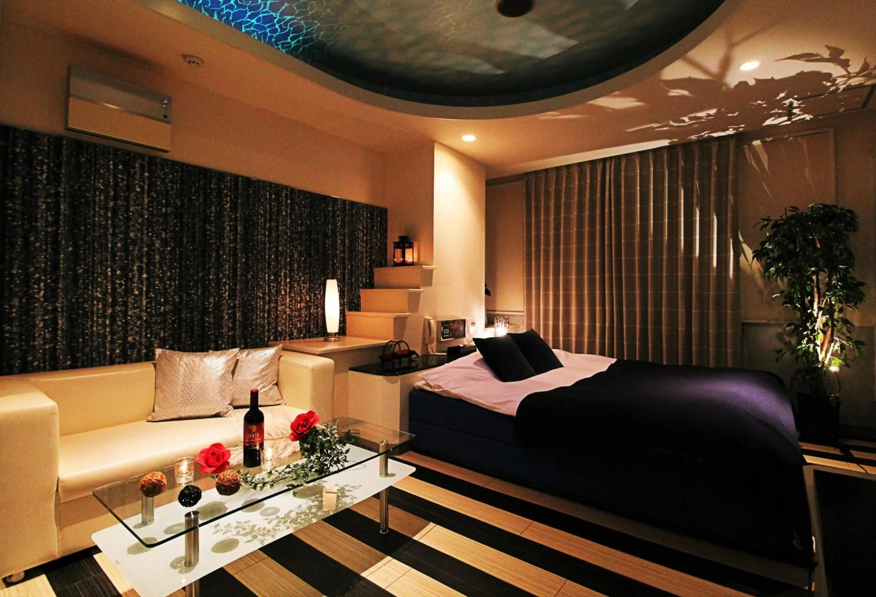 Bed in HOTEL O2 -全室人工ラドン温泉-Adult only