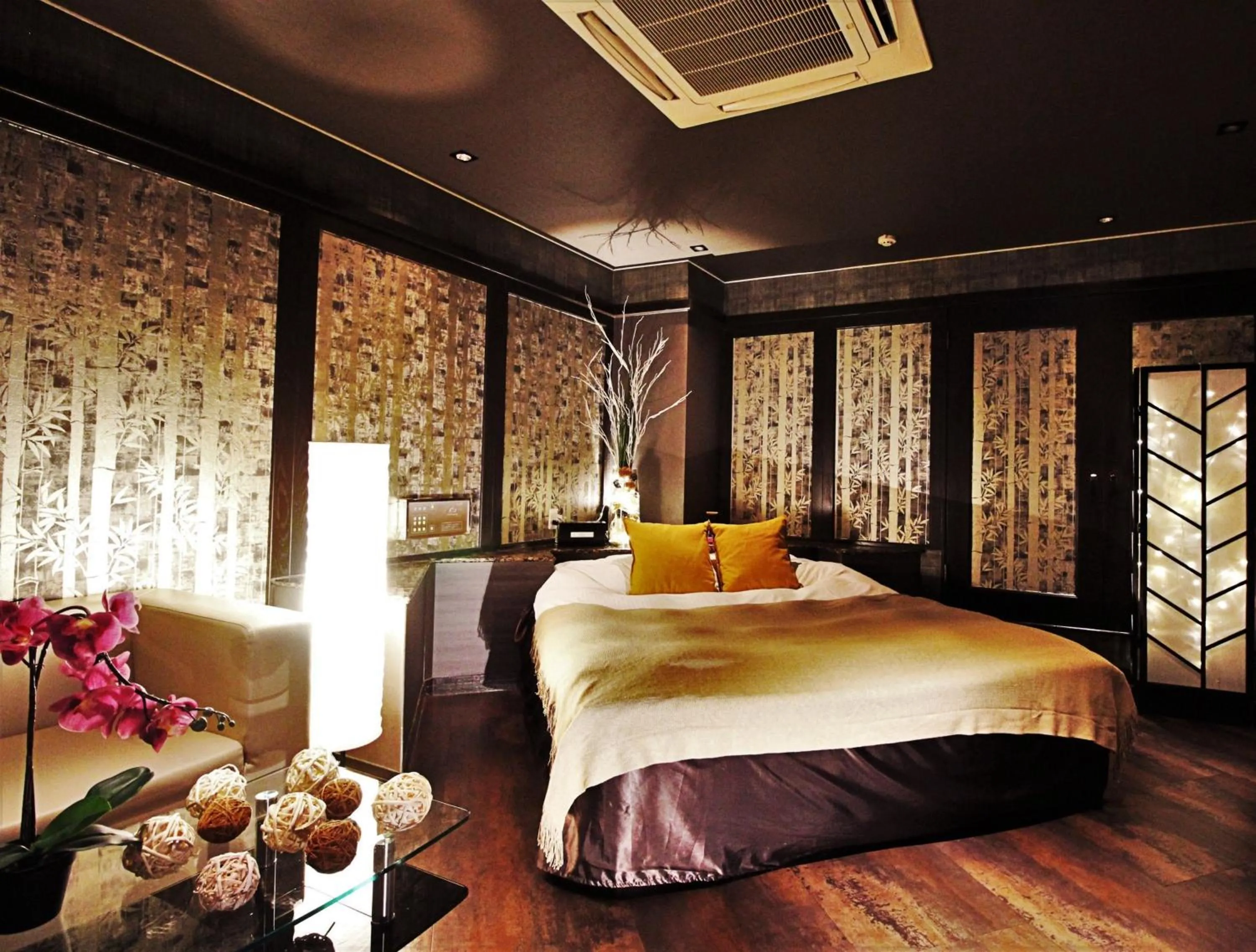 Bed in HOTEL O2 -全室人工ラドン温泉-Adult only