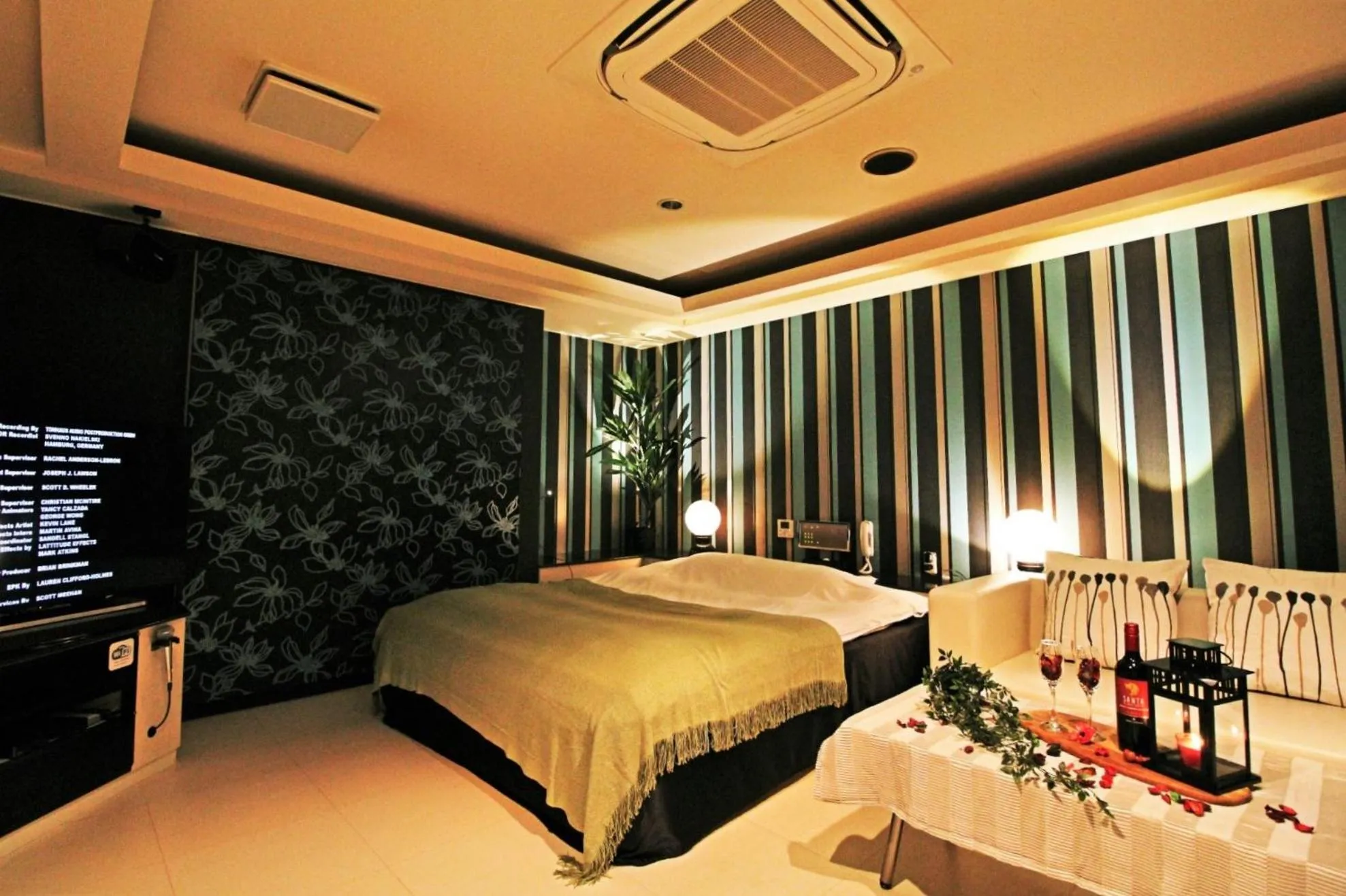 Bed in HOTEL O2 -全室人工ラドン温泉-Adult only