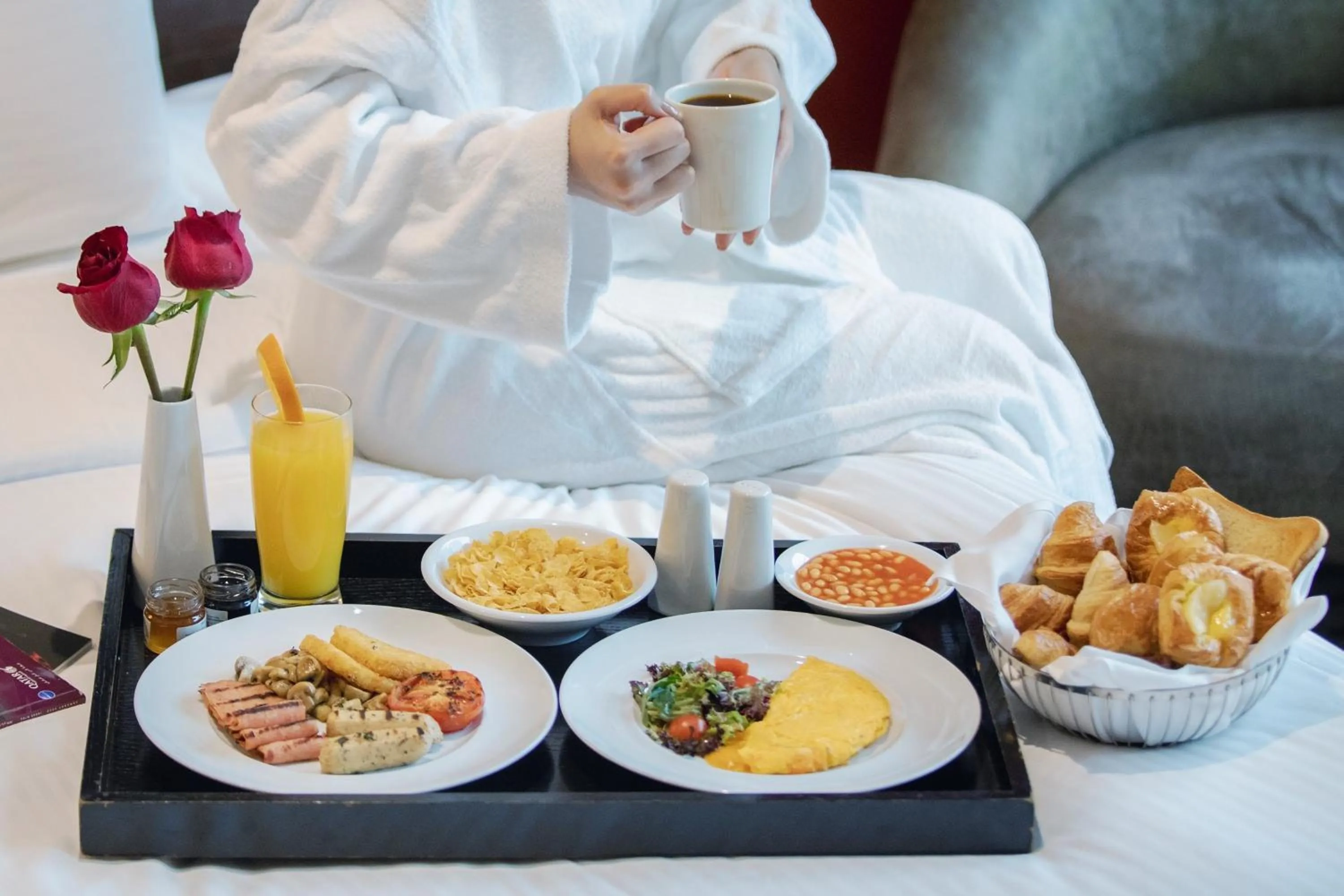 Photo of the whole room in Crowne Plaza Doha - The Business Park by IHG