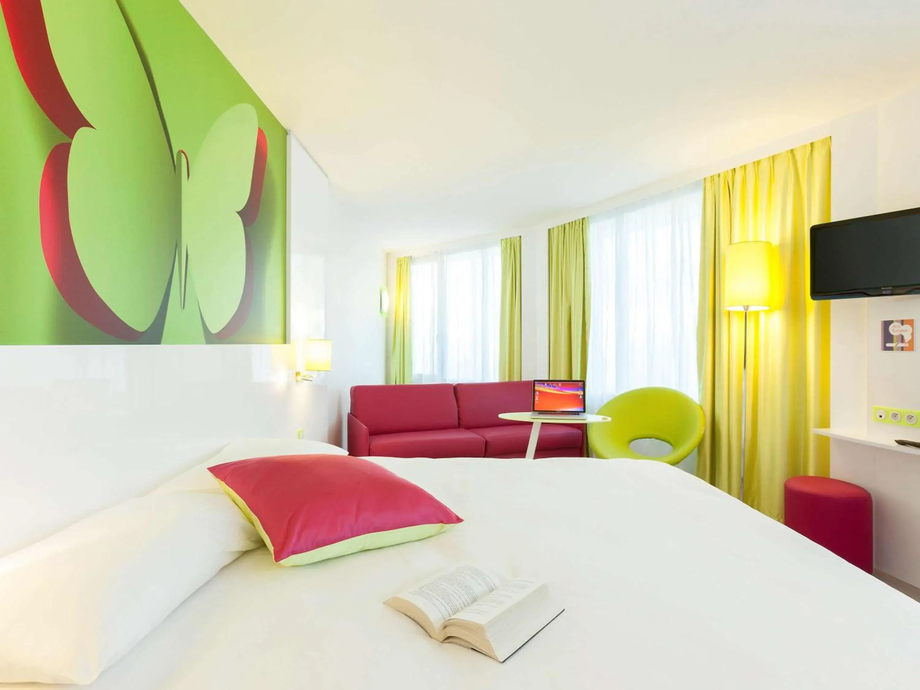 Standard Family Suite with One Double and Two Twin Beds in ibis Styles Bordeaux Saint Médard Standard Family Suite with One Double and Two Twin Beds in ibis Styles Bordeaux Saint Médard