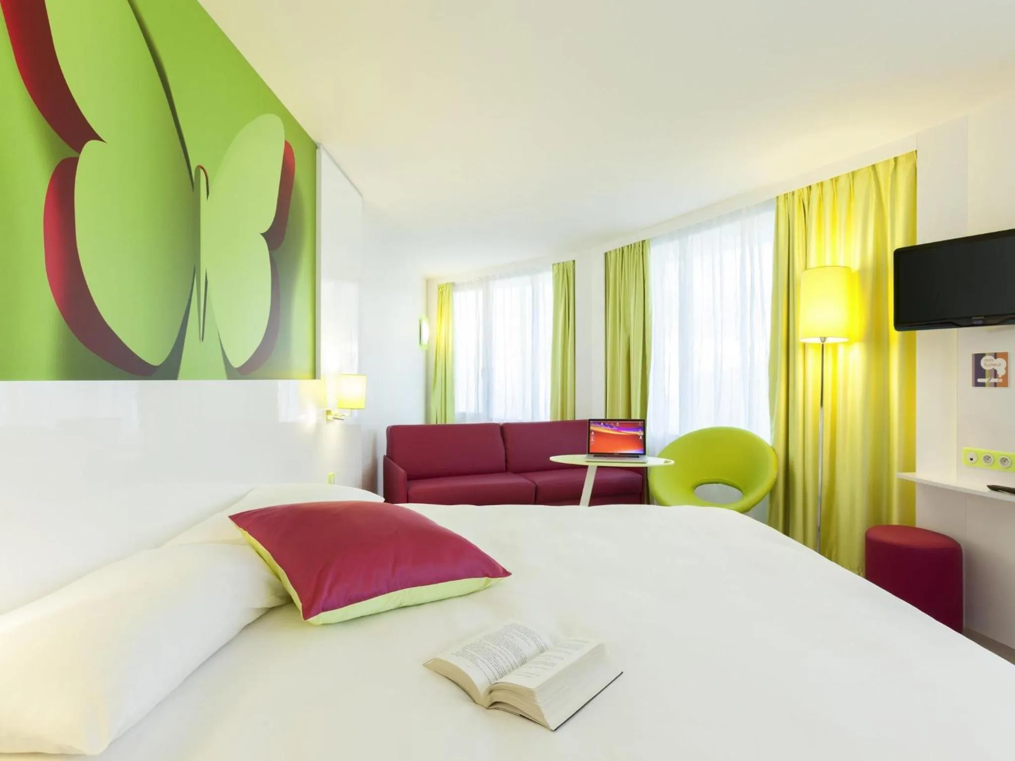 Bedroom, Bed in ibis Styles Bordeaux Saint Médard