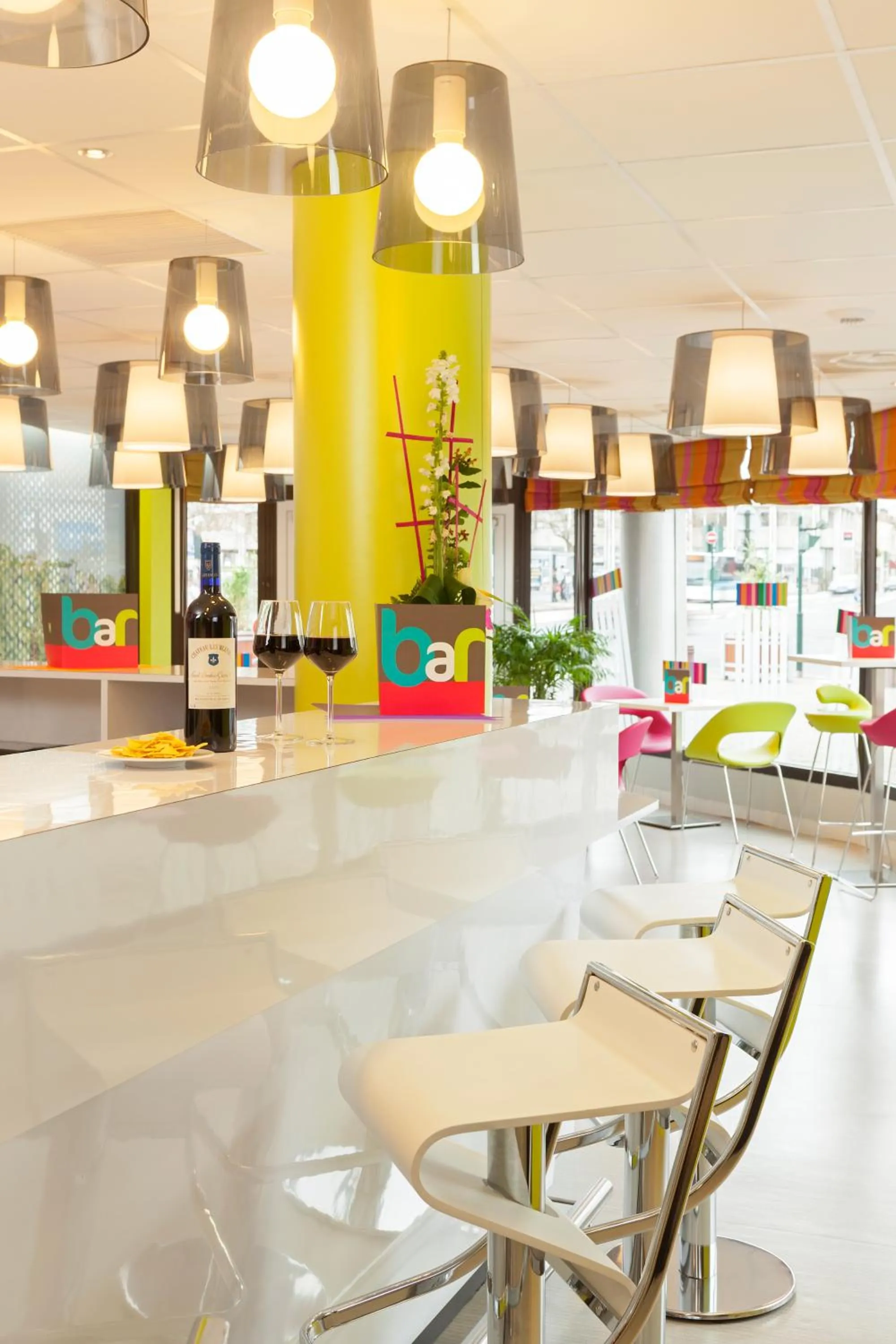 Lounge or bar in ibis Styles Bordeaux Saint Médard