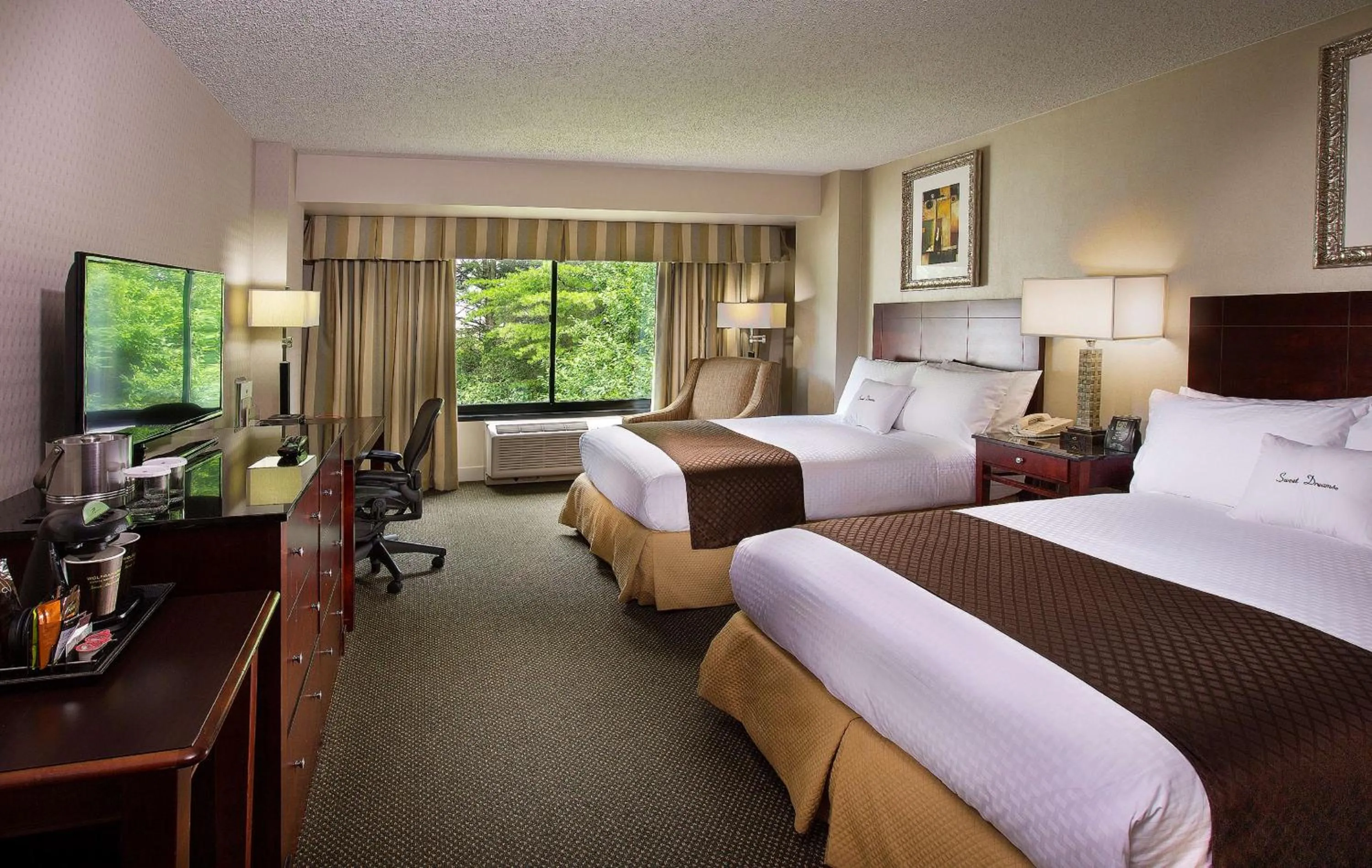 Bedroom, Bed in DoubleTree by Hilton Charlotte Airport