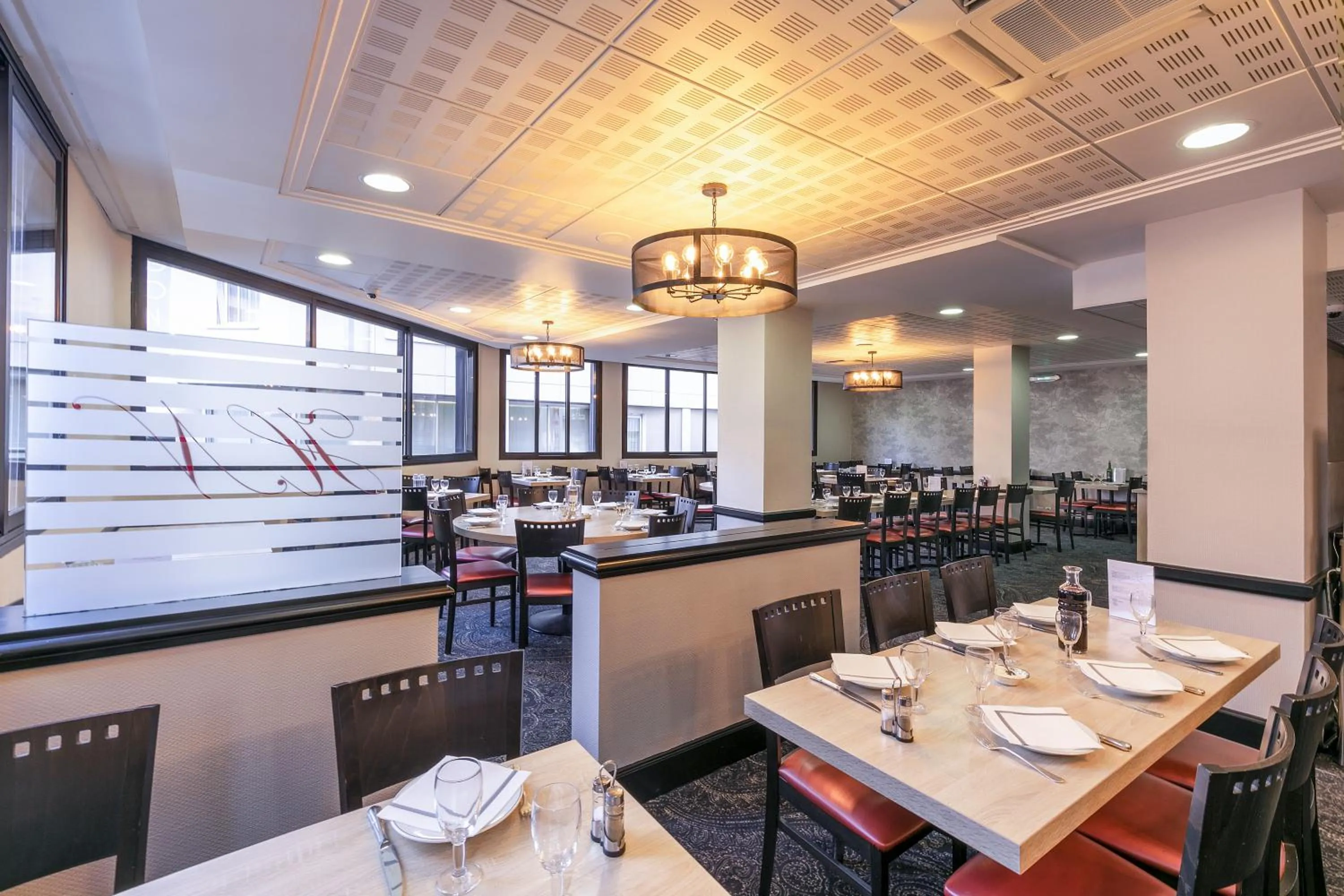 Restaurant/places to eat in Hôtel National