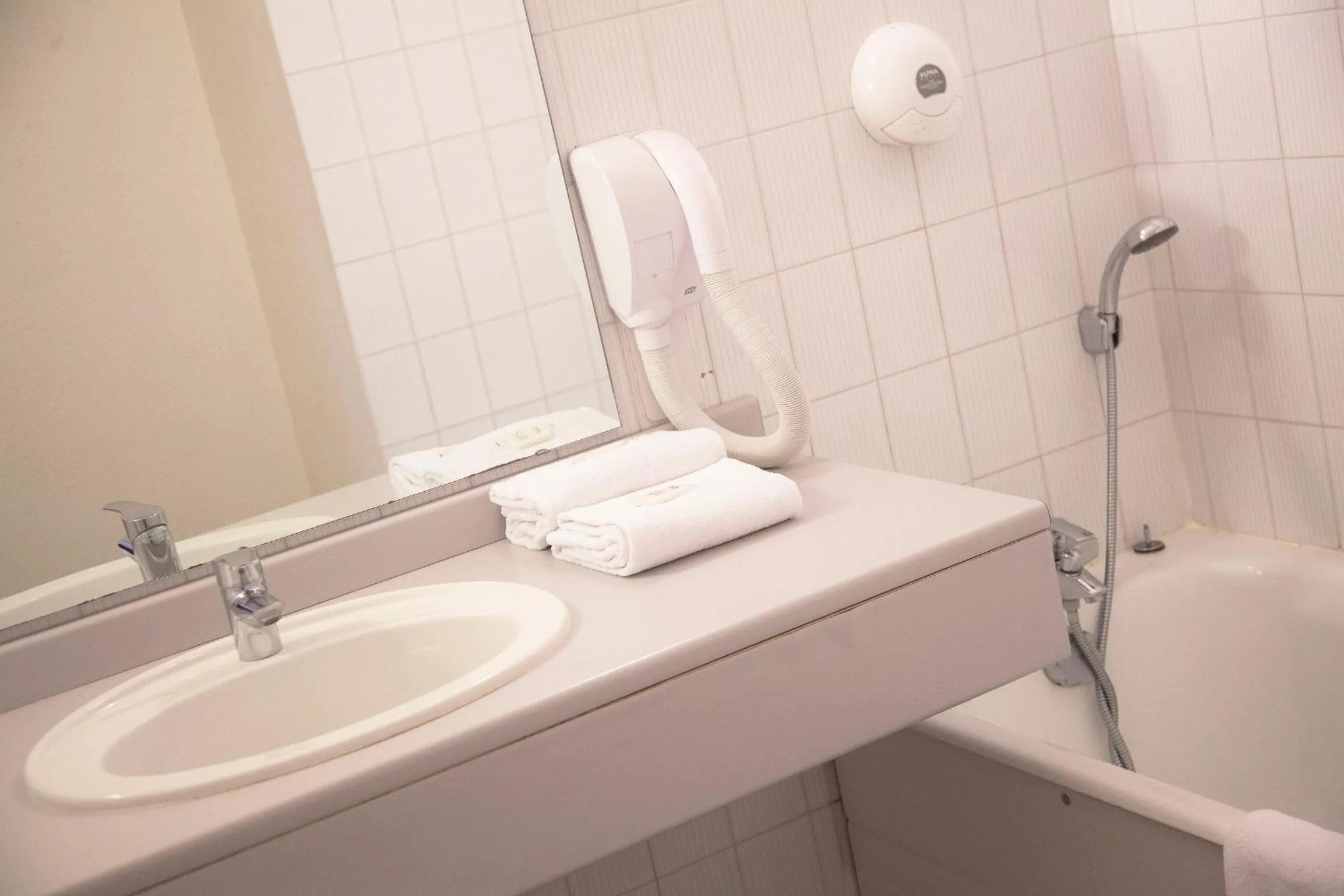 Bathroom in Hôtel National