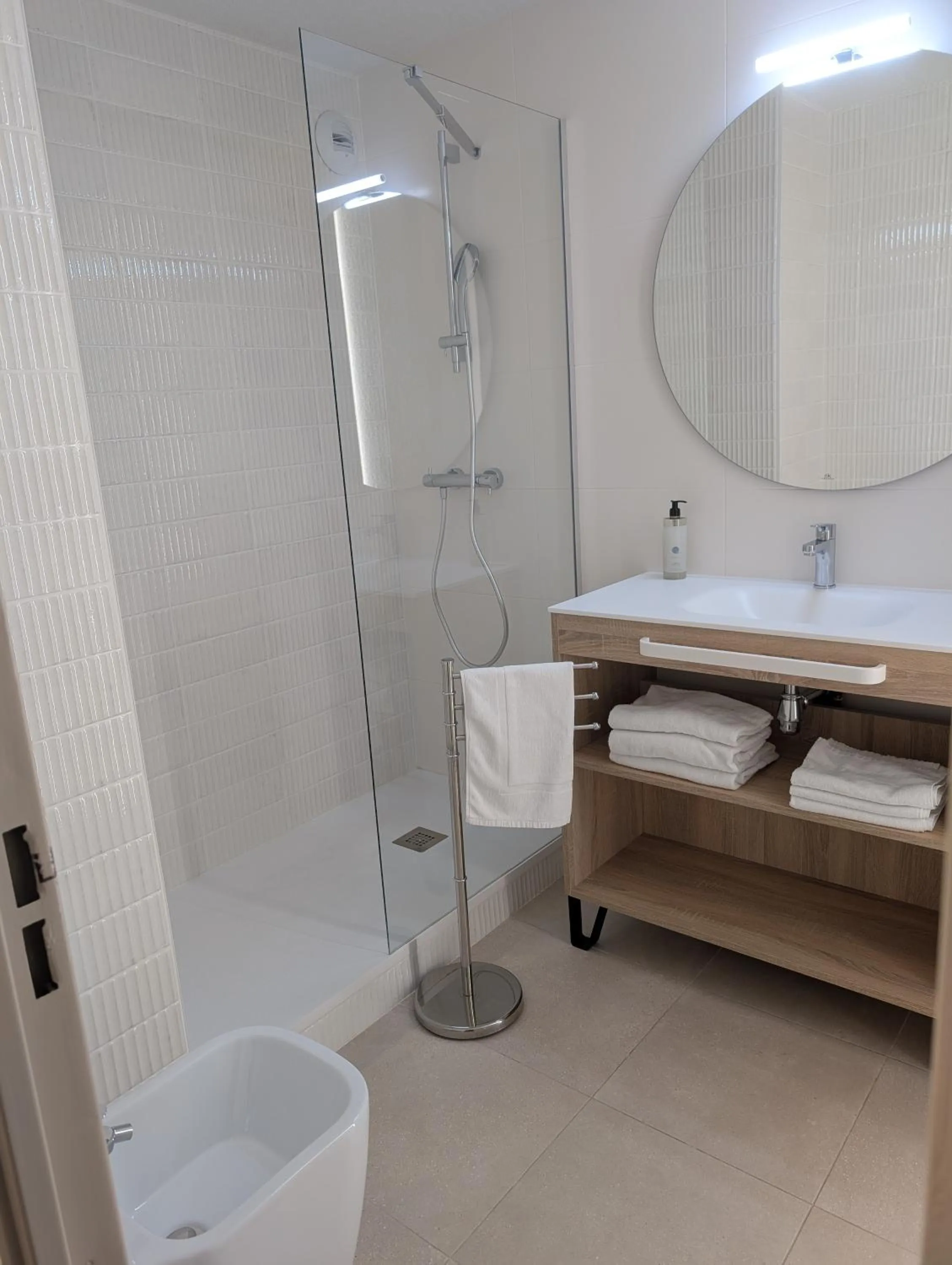 Shower in Hôtel National