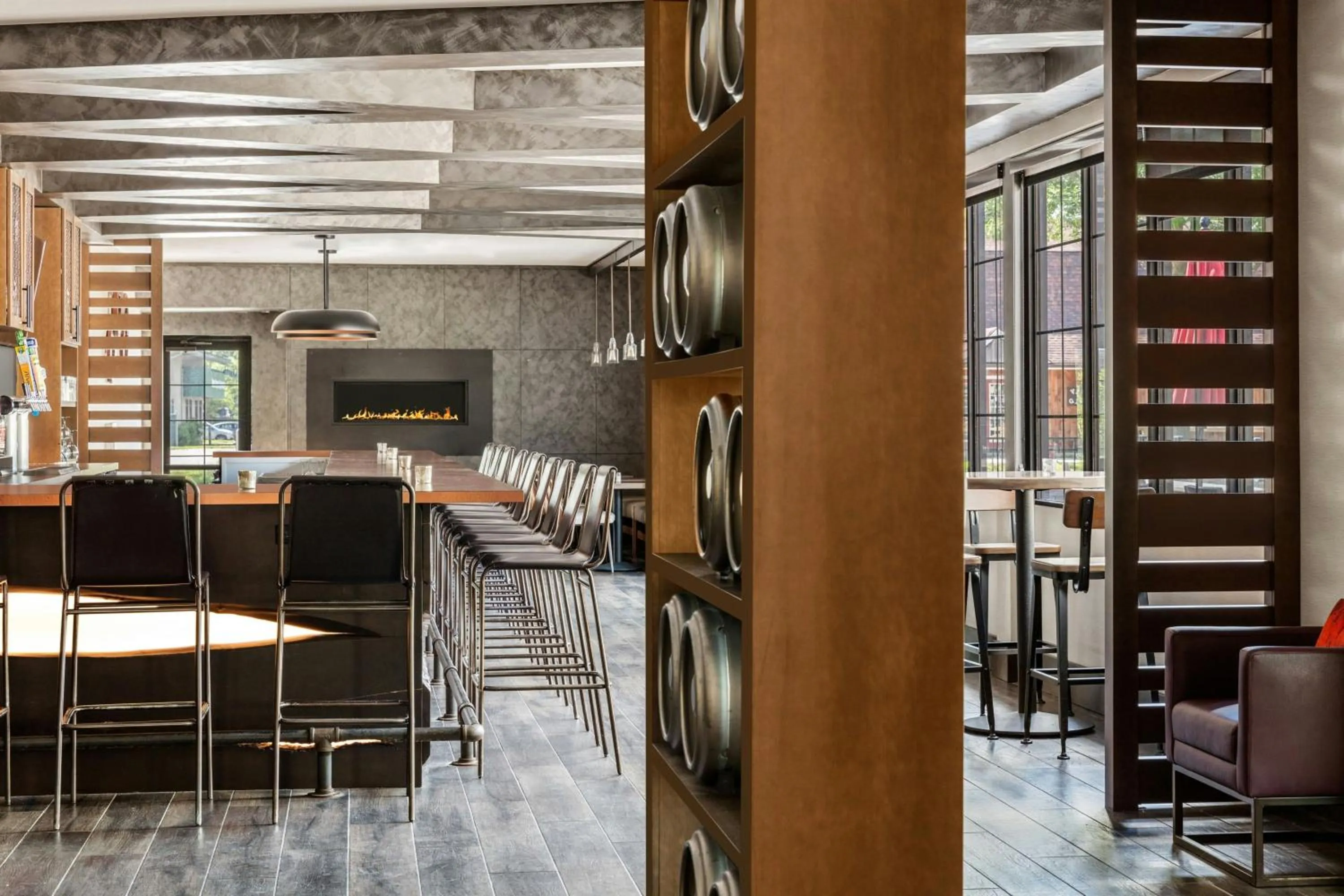 Lounge or bar in Delta Hotels by Marriott Burlington