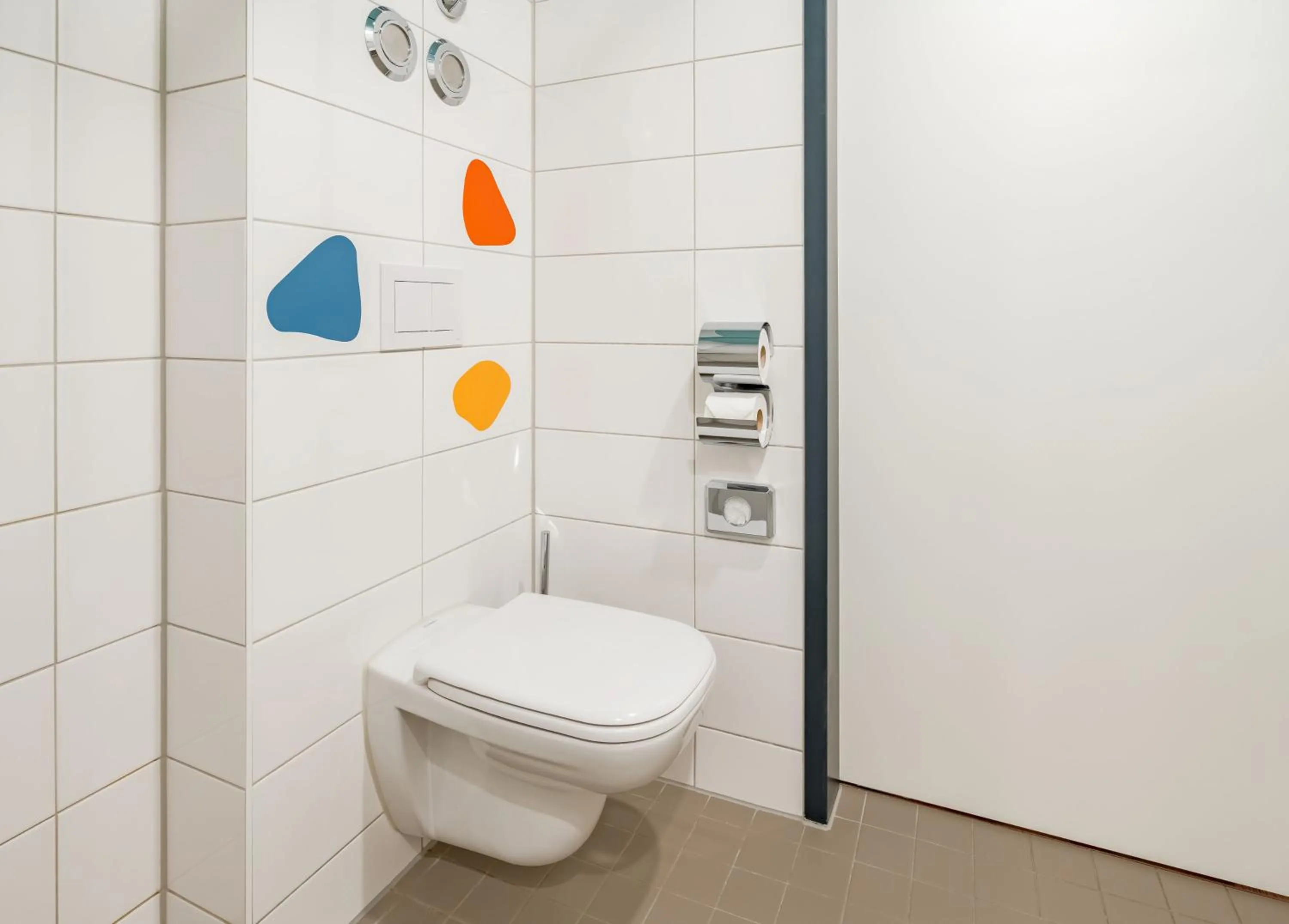 Toilet in Ramada Encore by Wyndham Munich Messe