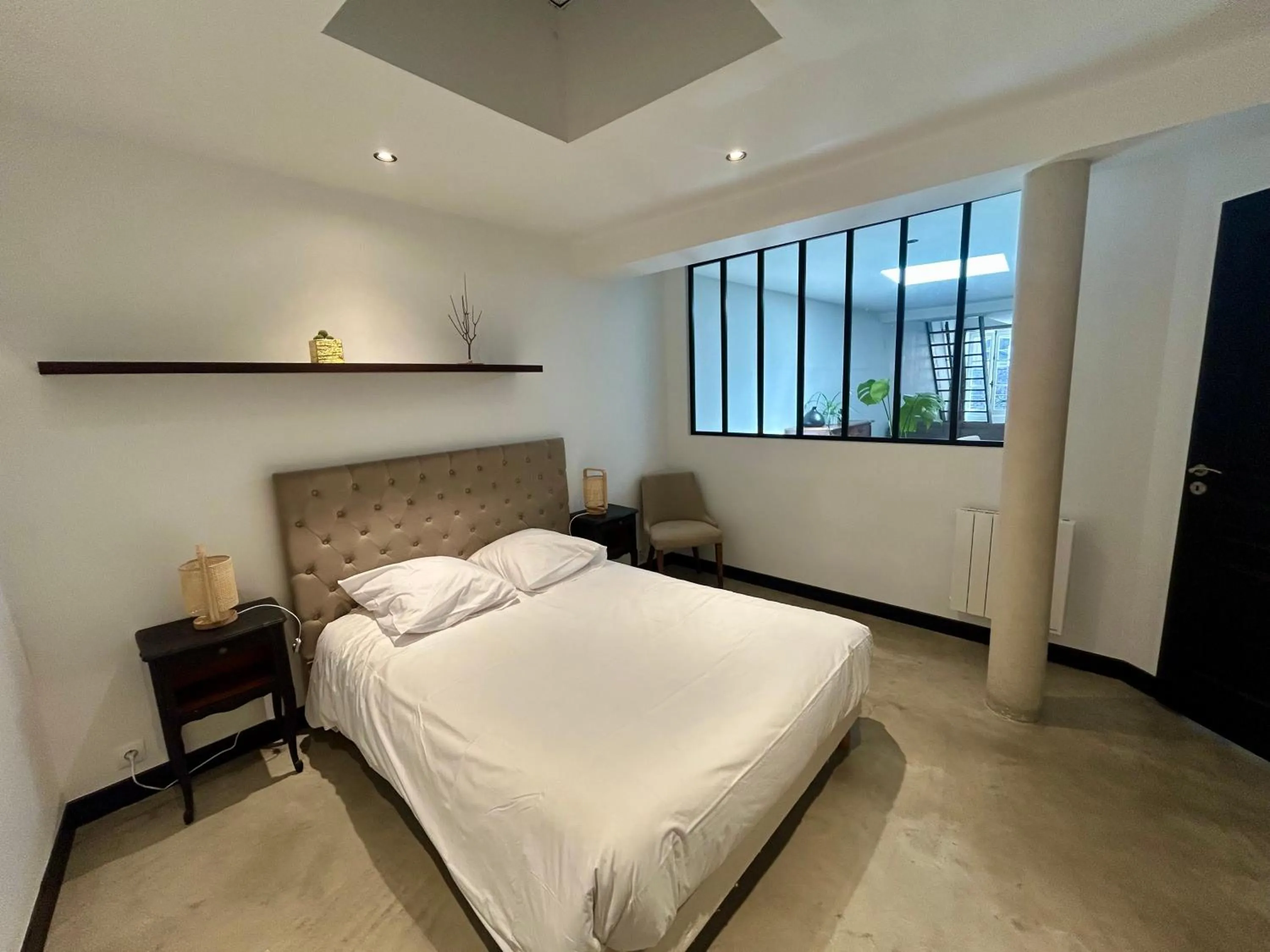 Bed in Logis Hotel du Maine