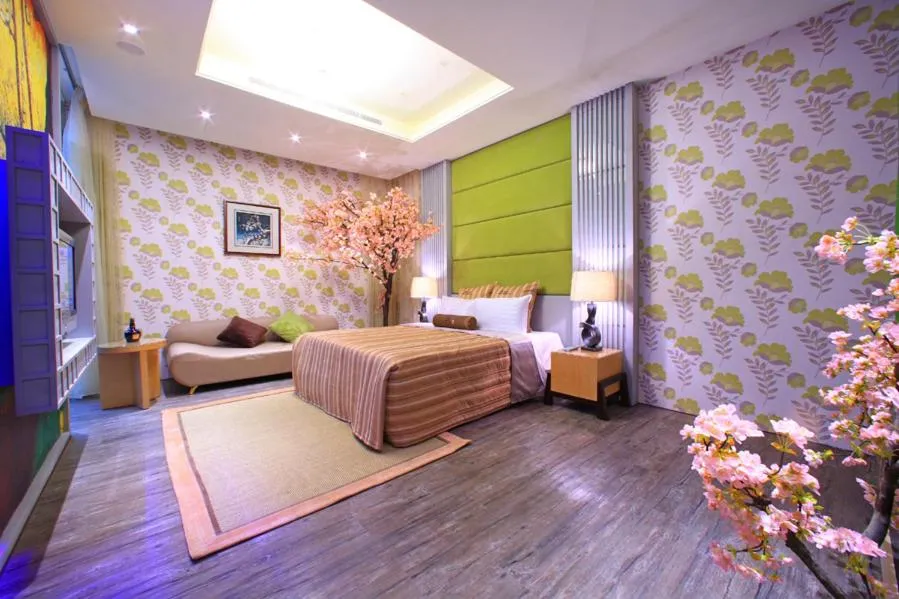 Bed in Rainbow Forest Motel