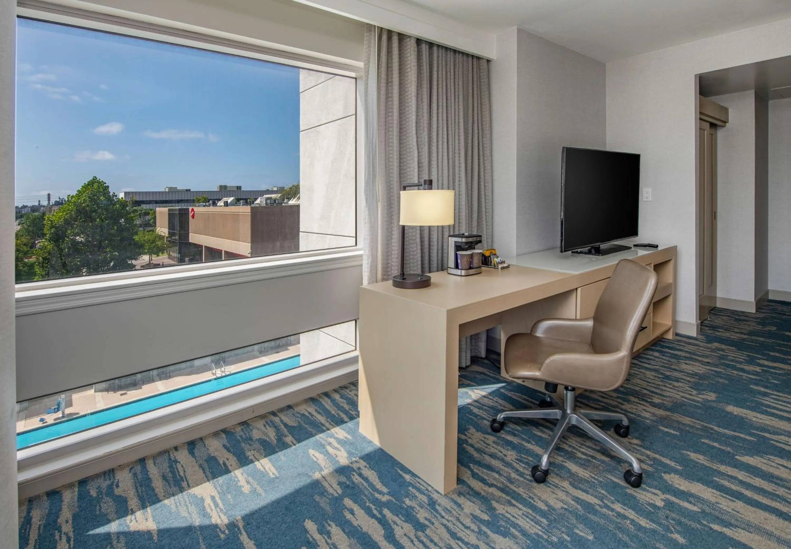 Bedroom in DoubleTree by Hilton LAX - El Segundo