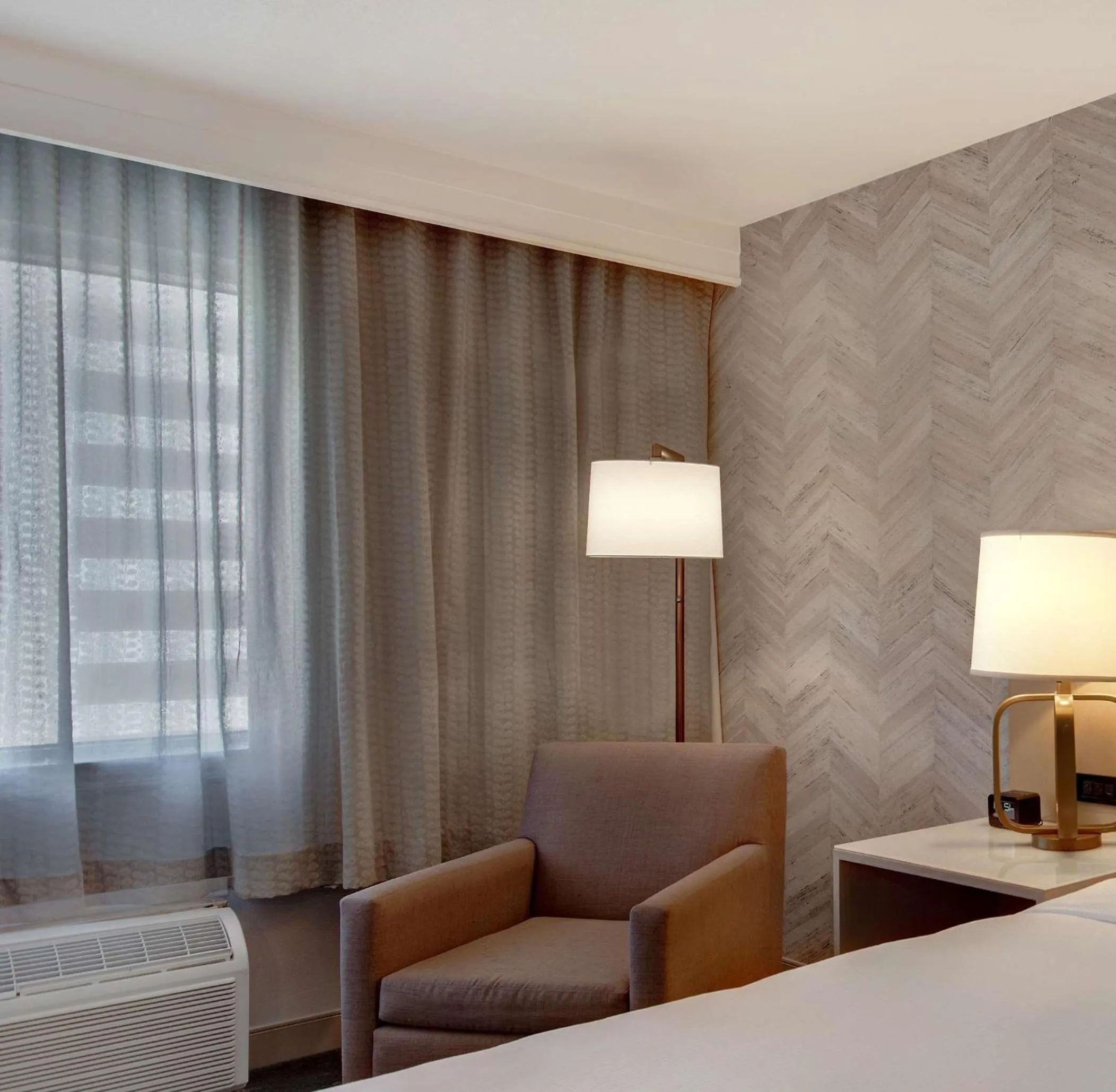 Bedroom, Bed in DoubleTree by Hilton LAX - El Segundo