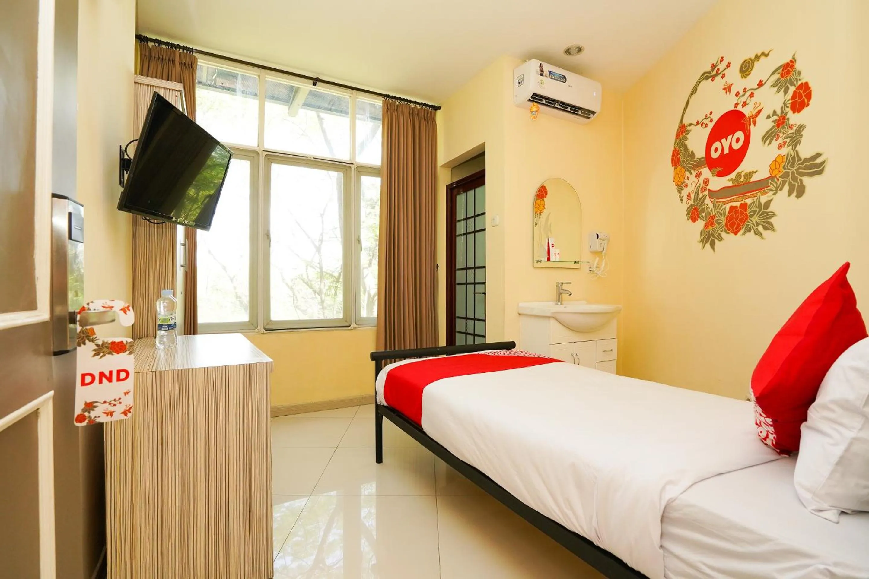 Bedroom, Bed in Capital O 175 K-60 Residence