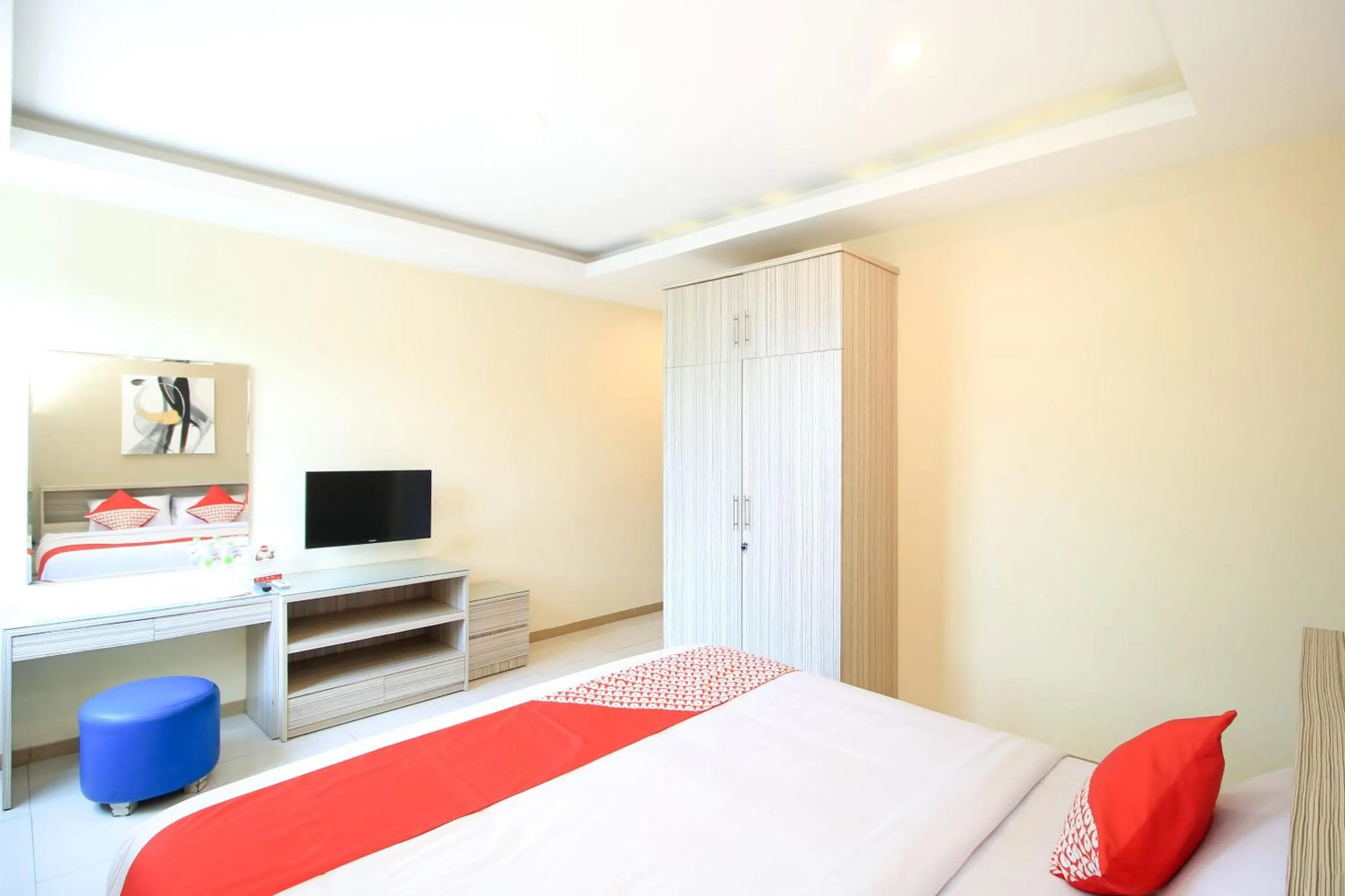 Bedroom, Bed in Capital O 175 K-60 Residence