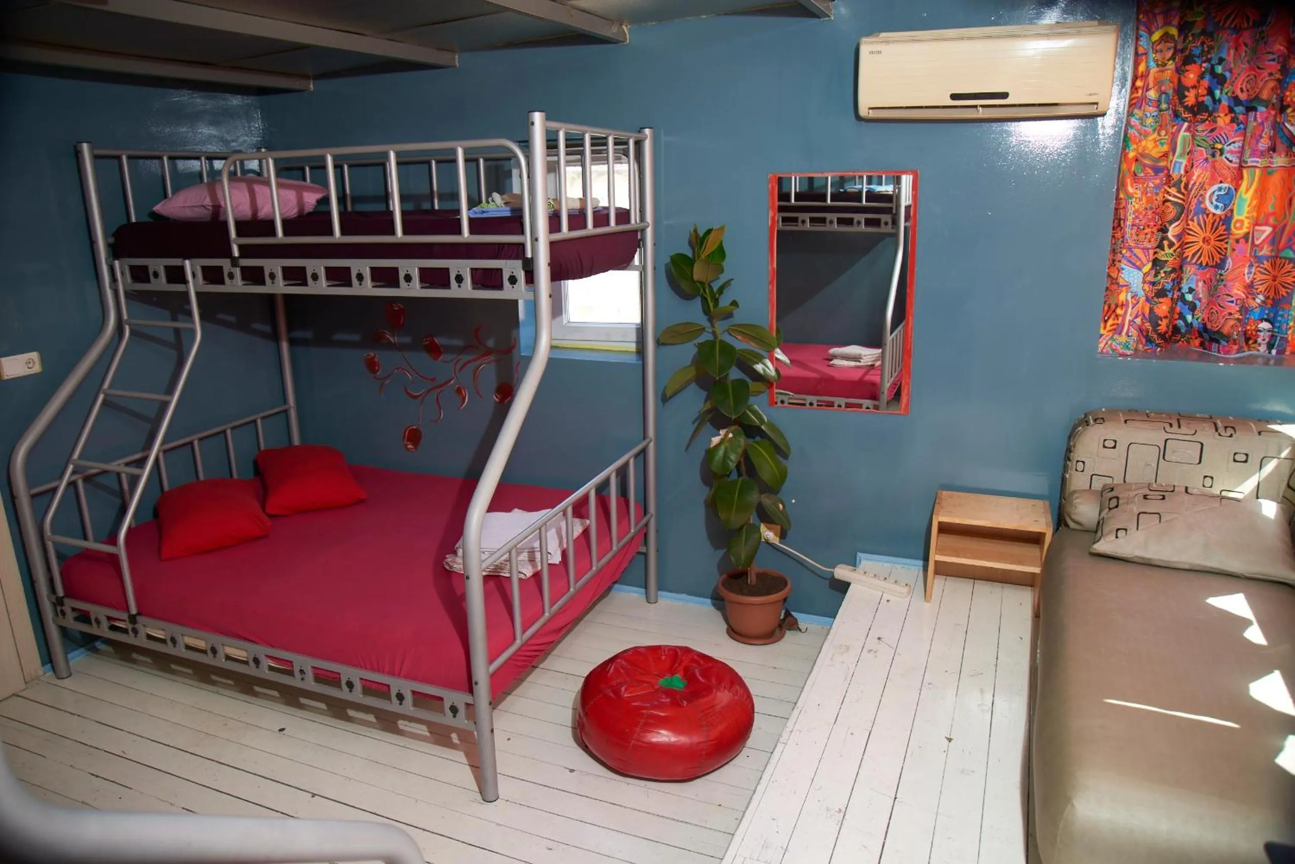bunk bed, Bed in Chillout Lya Hostel & Lounge