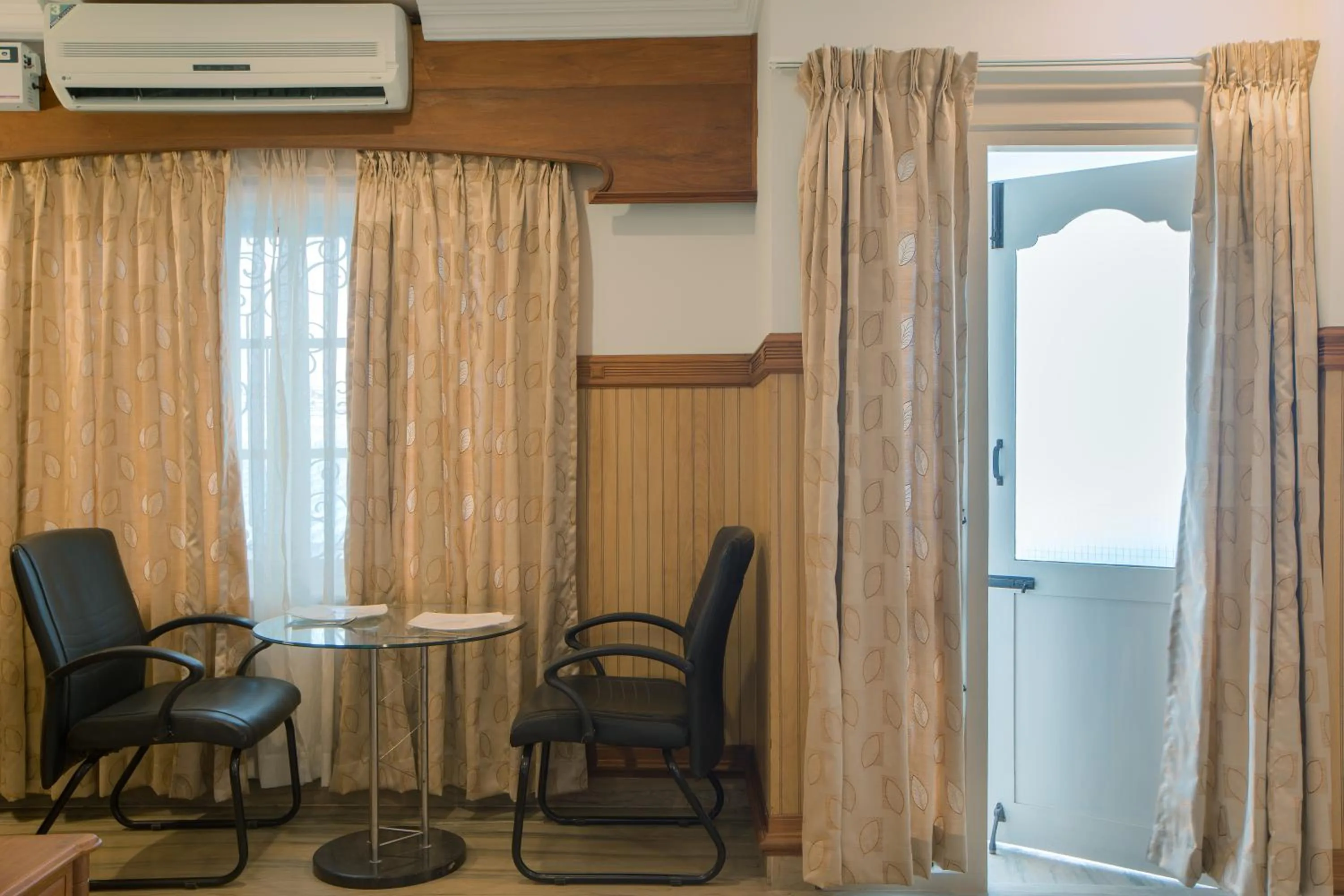 Dining area in Hotel Vashanth Krishna