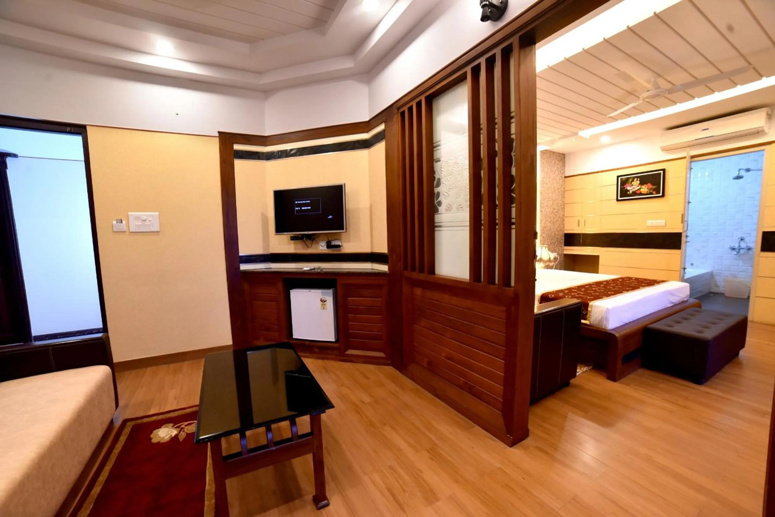 Living room, Bed in Hotel Vashanth Krishna