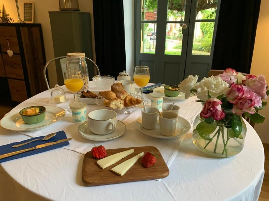 Breakfast in Villa Marguerite Chambres et Table d Hotes de charme