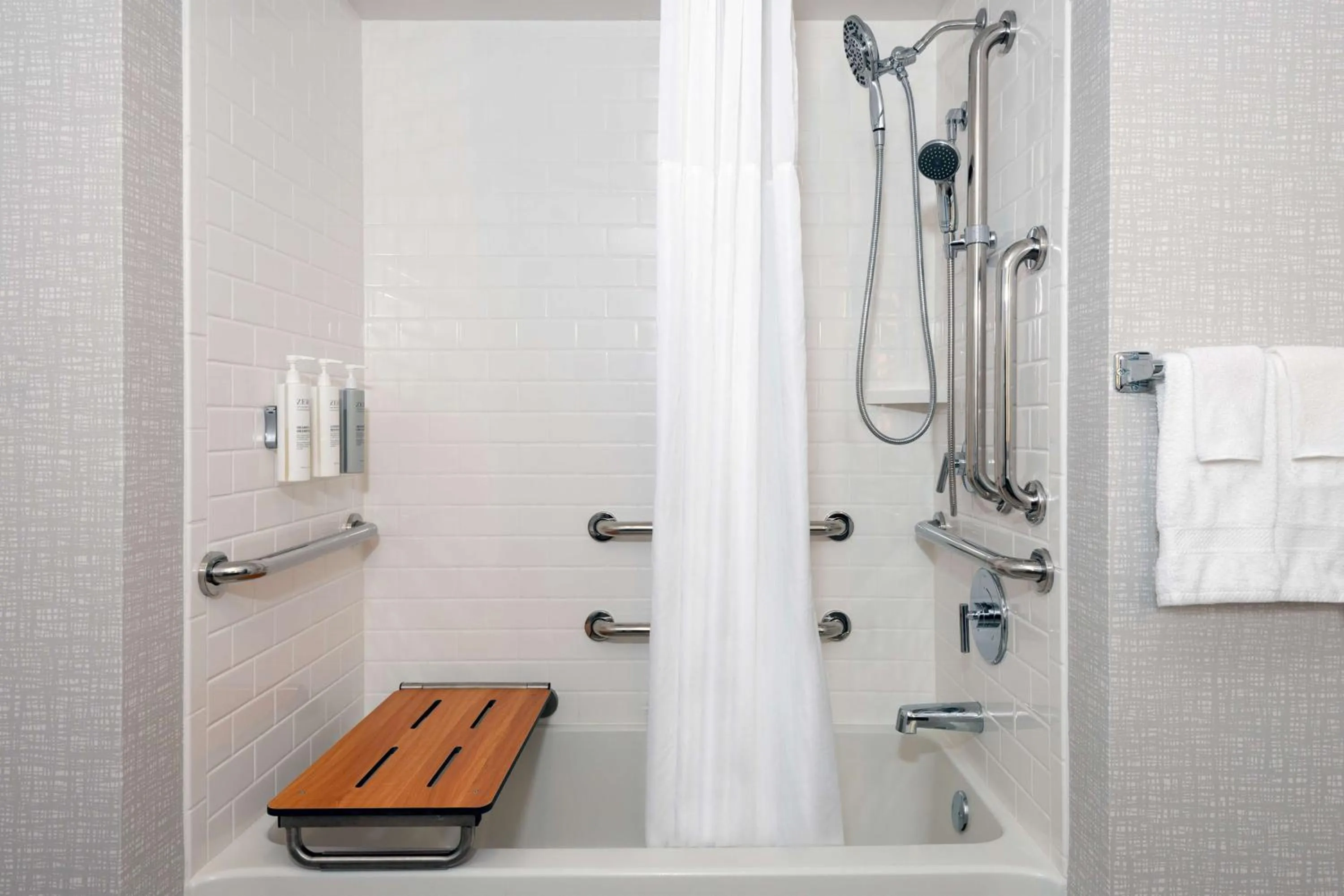 Bathroom in Hampton Inn & Suites Cleveland-Beachwood