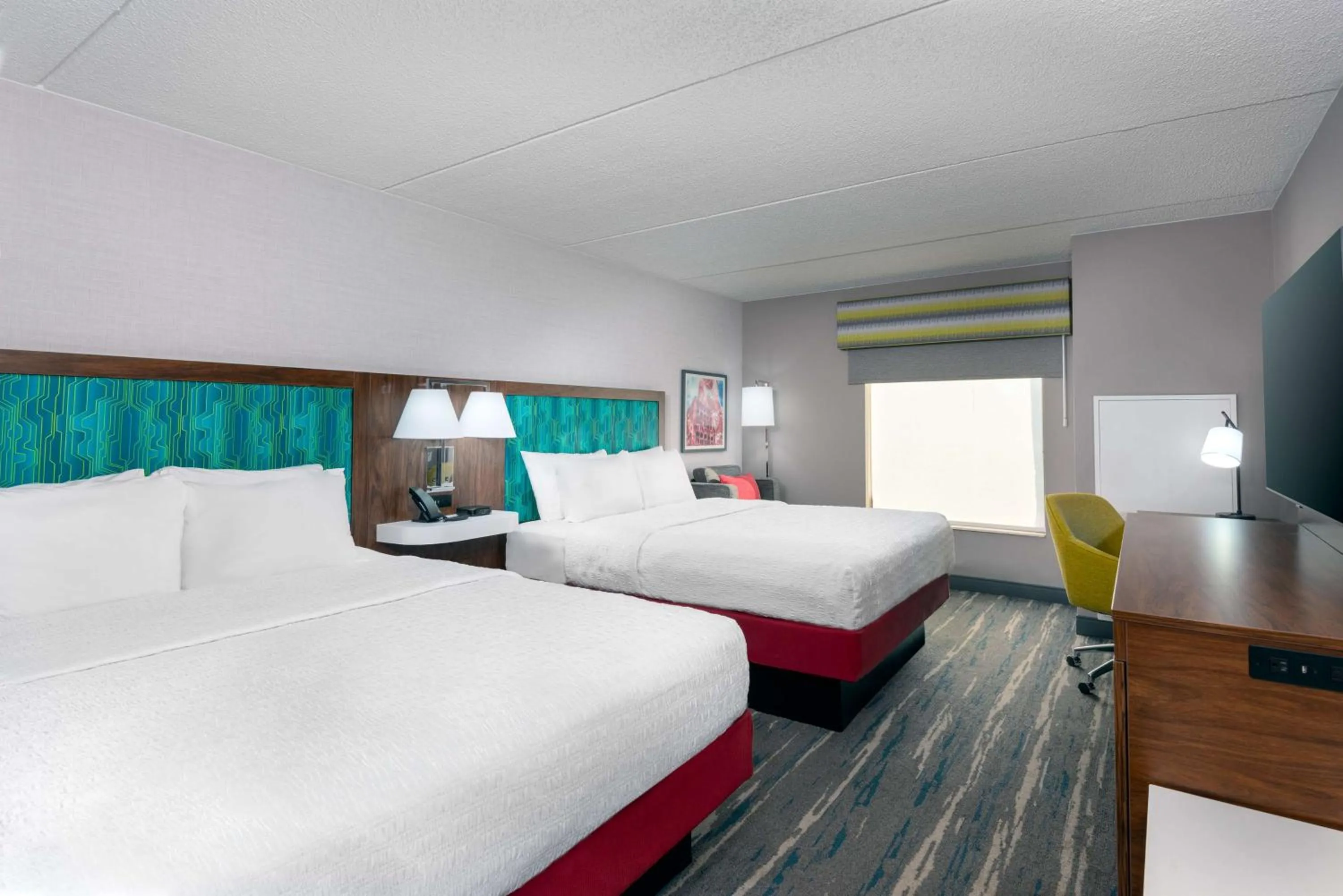 Bed in Hampton Inn & Suites Cleveland-Beachwood