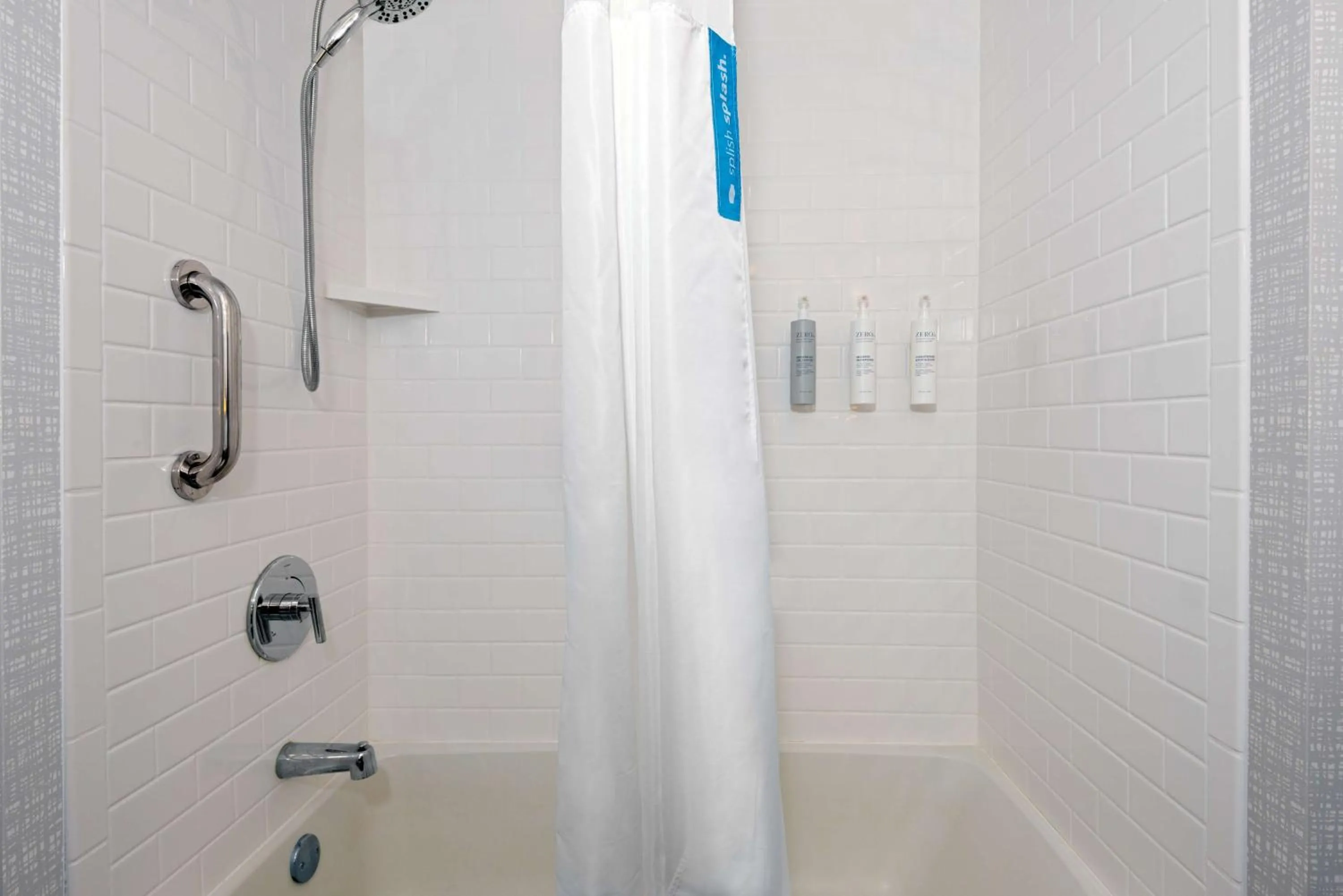 Bathroom in Hampton Inn & Suites Cleveland-Beachwood