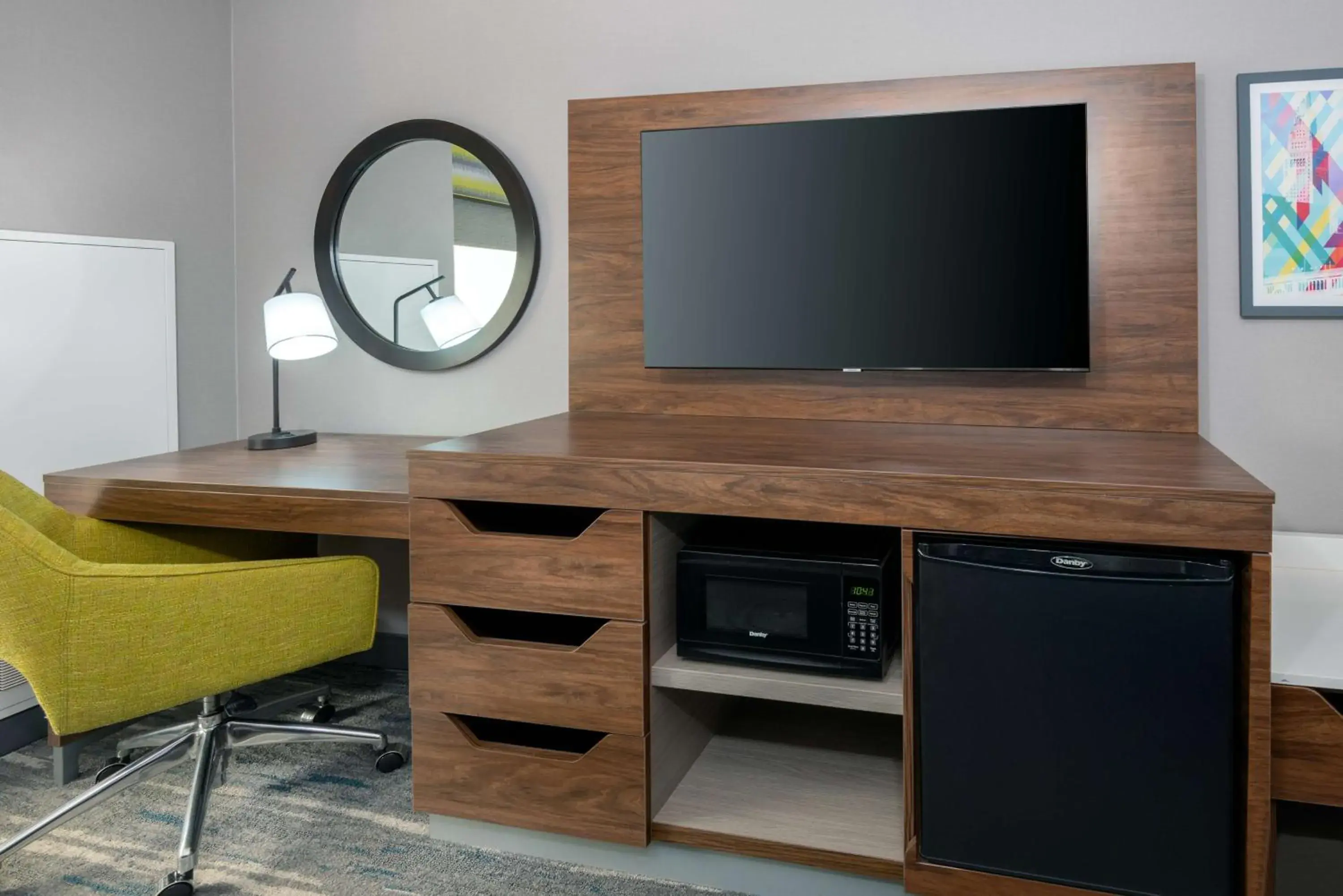 Queen Room with Two Queen Beds - Hearing Access/Non-Smoking in Hampton Inn & Suites Cleveland-Beachwood Queen Room with Two Queen Beds - Hearing Access/Non-Smoking in Hampton Inn & Suites Cleveland-Beachwood