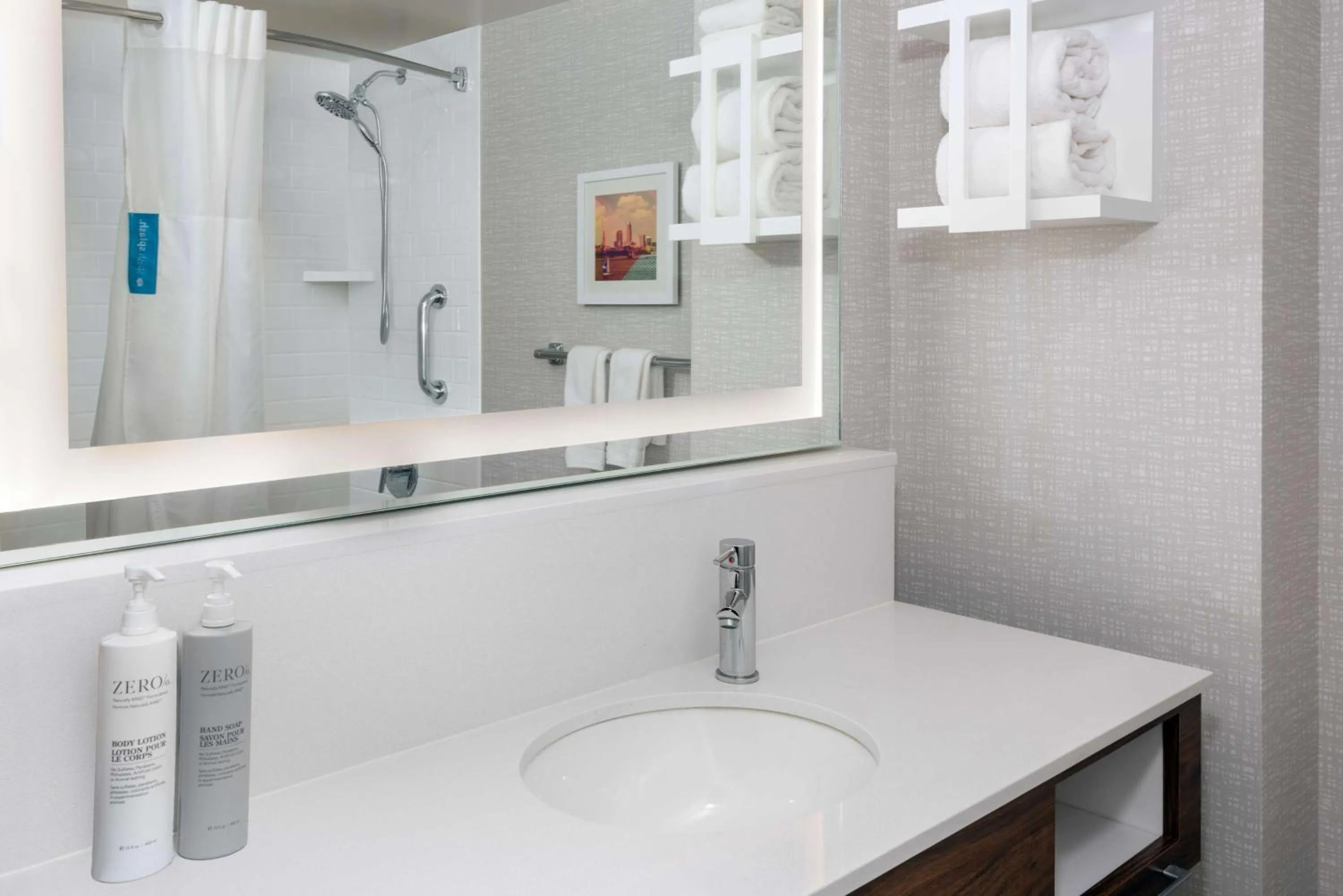 Bathroom in Hampton Inn & Suites Cleveland-Beachwood