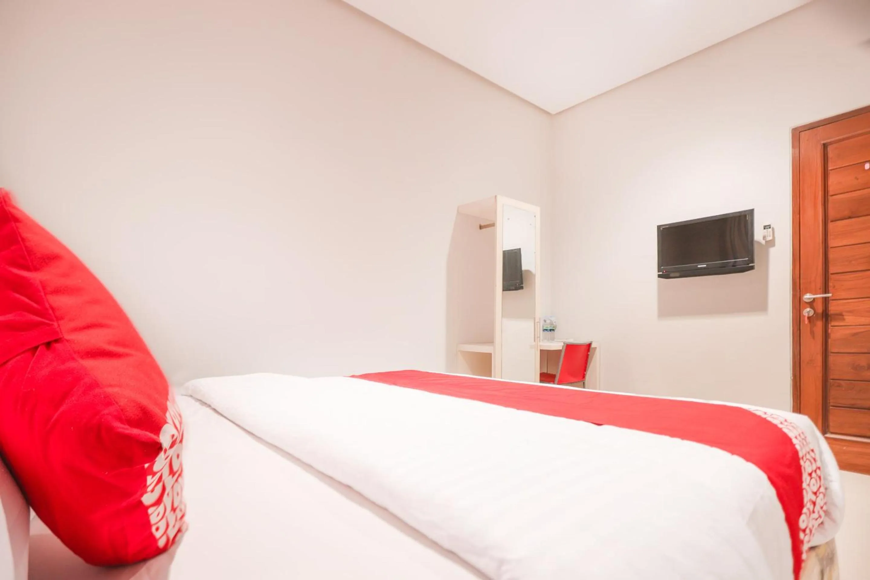 Bedroom, Bed in Hotel O Cempaka Place Homestay