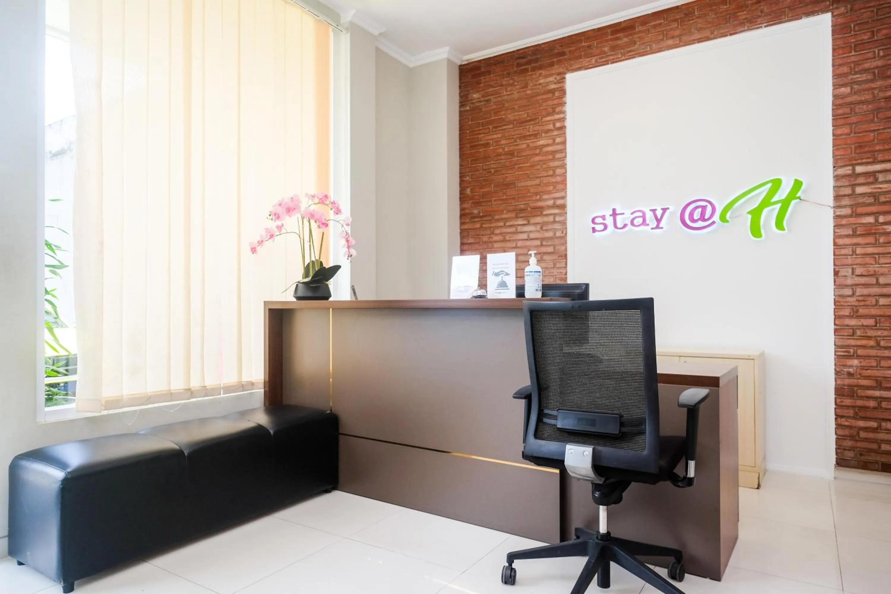 Lobby or reception in Urbanview Stay at H jakal by RedDoorz