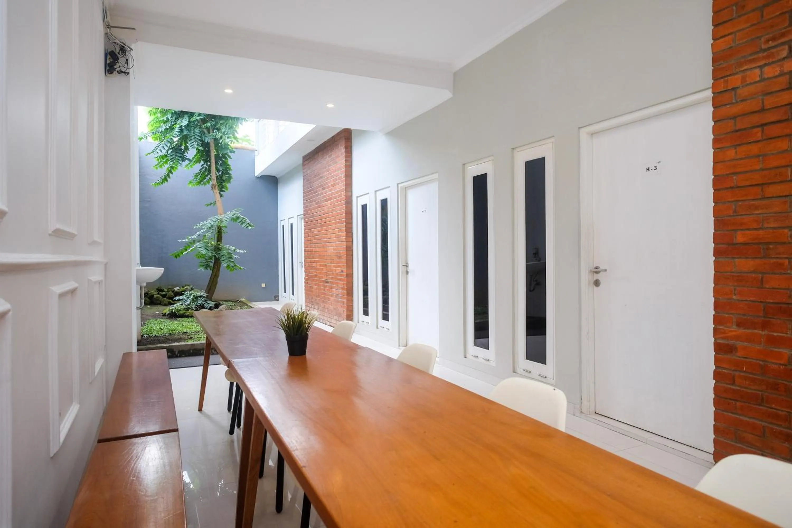 Seating area in Urbanview Stay at H jakal by RedDoorz