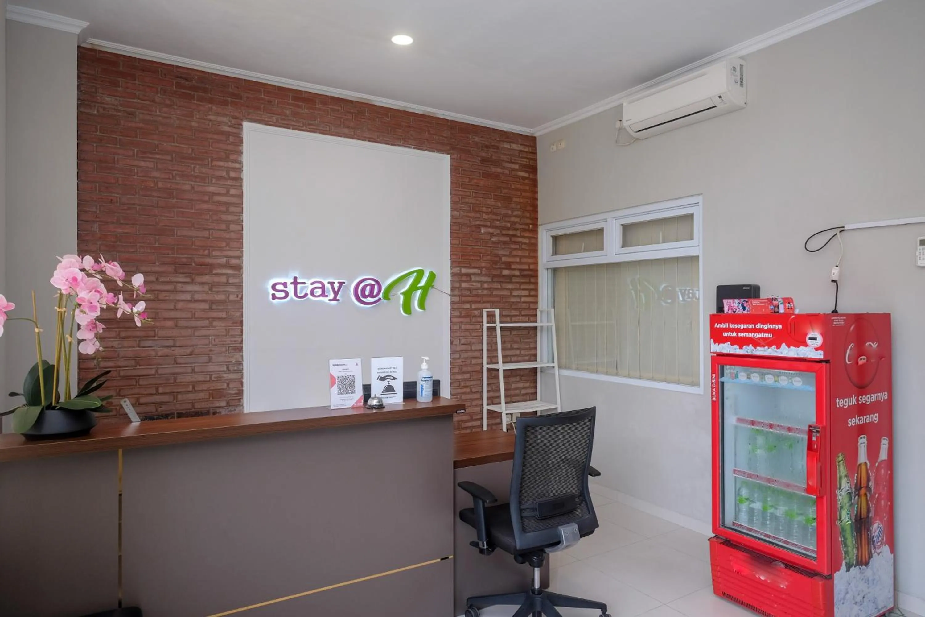 Lobby or reception in Urbanview Stay at H jakal by RedDoorz