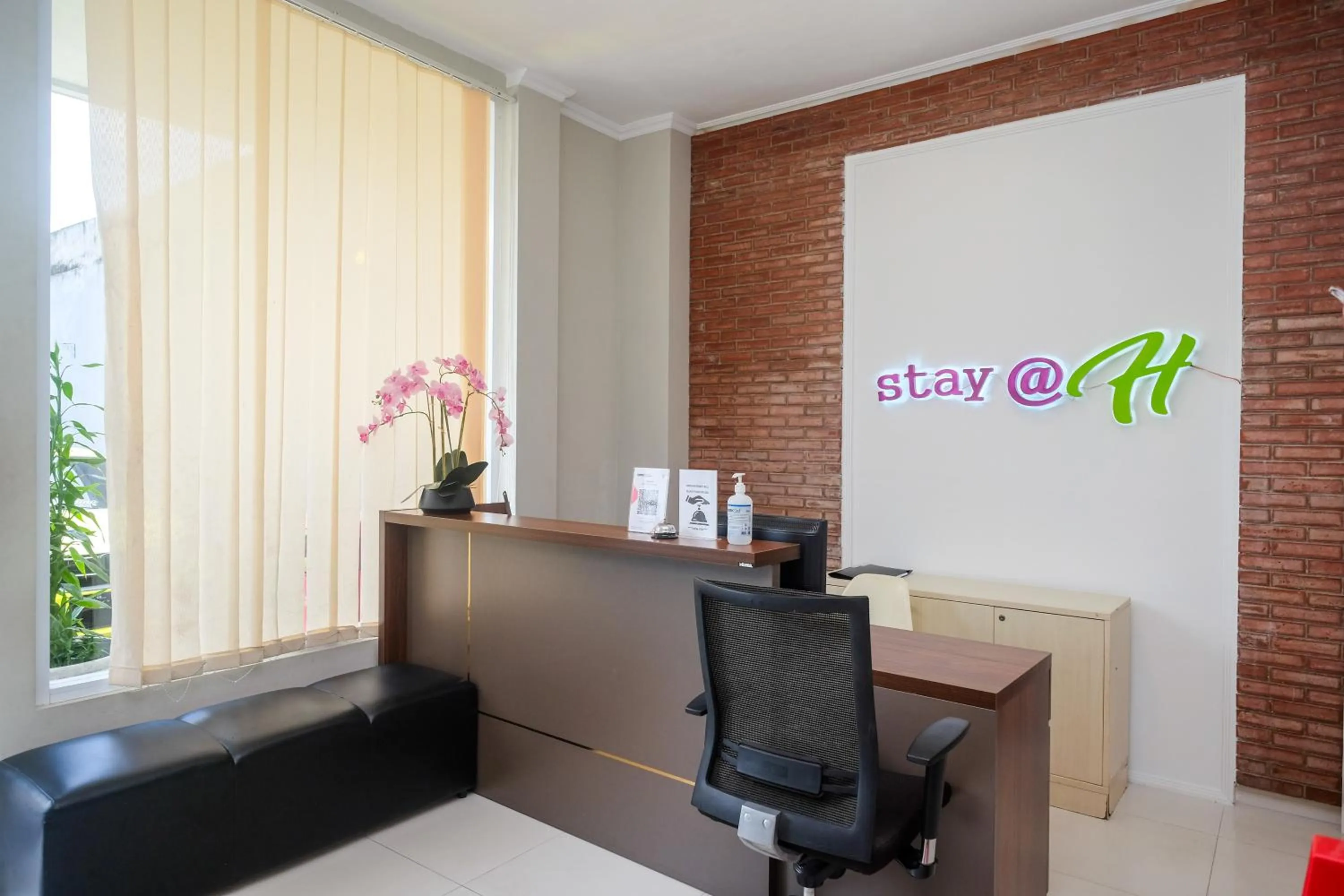 Lobby or reception in Urbanview Stay at H jakal by RedDoorz